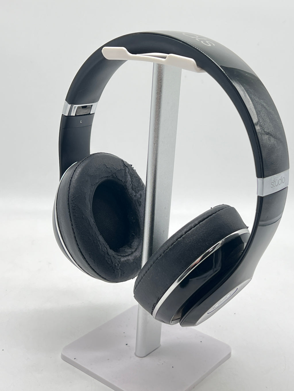 Beats Studio Wireless B0501 Over-Ear Headphones Black w/ Case - Used