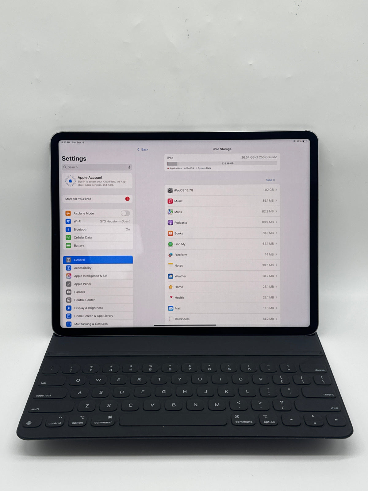 Apple iPad Pro 6th Gen 12.9" 128GB Wi-Fi Silver w/ Apple Magic Keyboard - Used