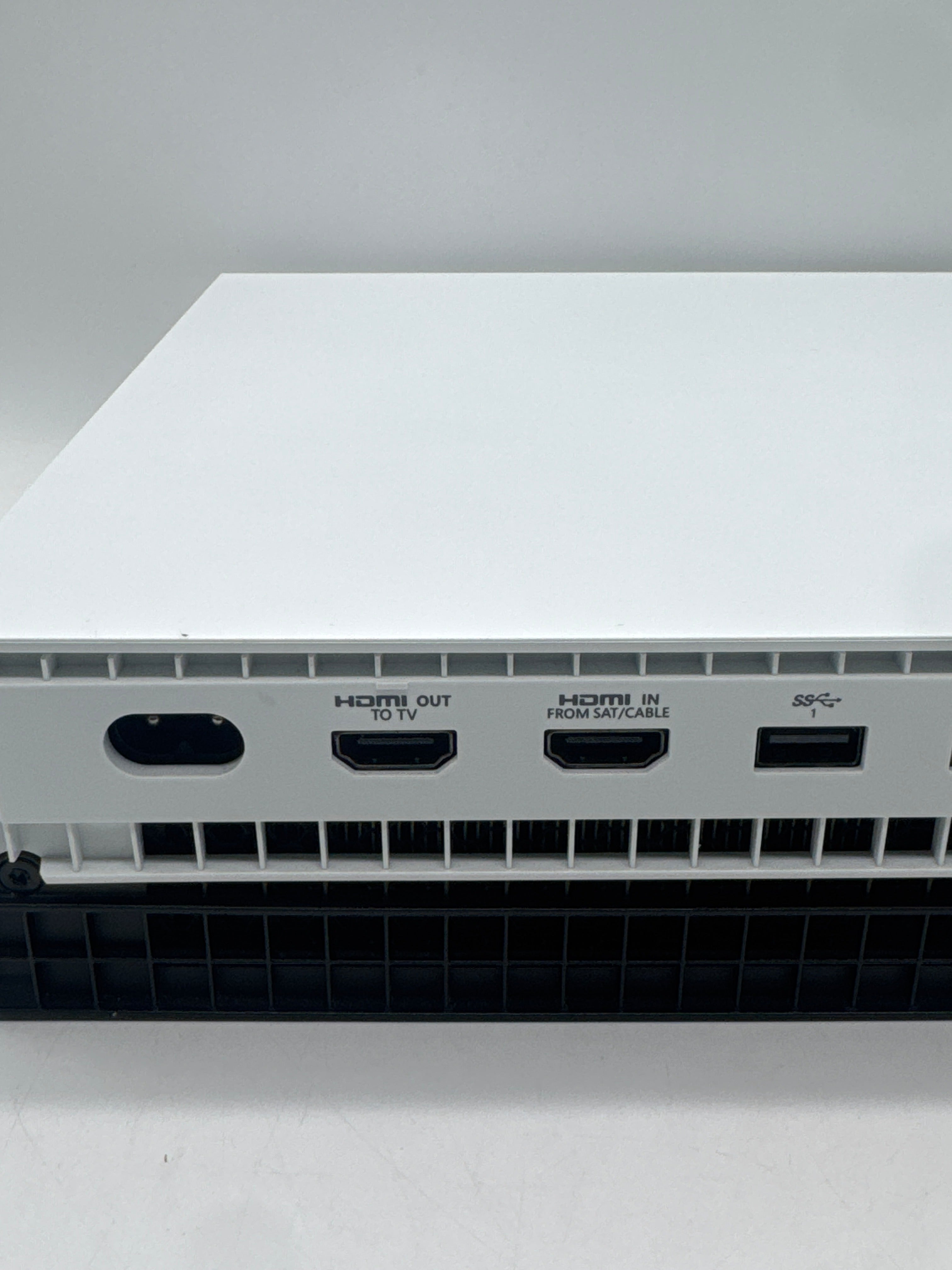 Microsoft Xbox One X (1787) 1 TB White - Used