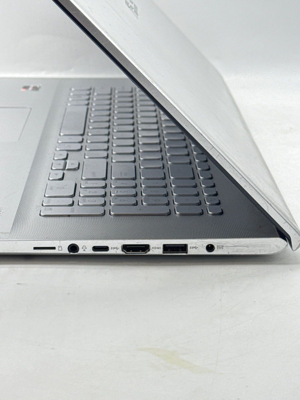 Asus VivoBook M712D 17.3in Ryzen 3 3250U 4GB RAM 256GB SSD - Used