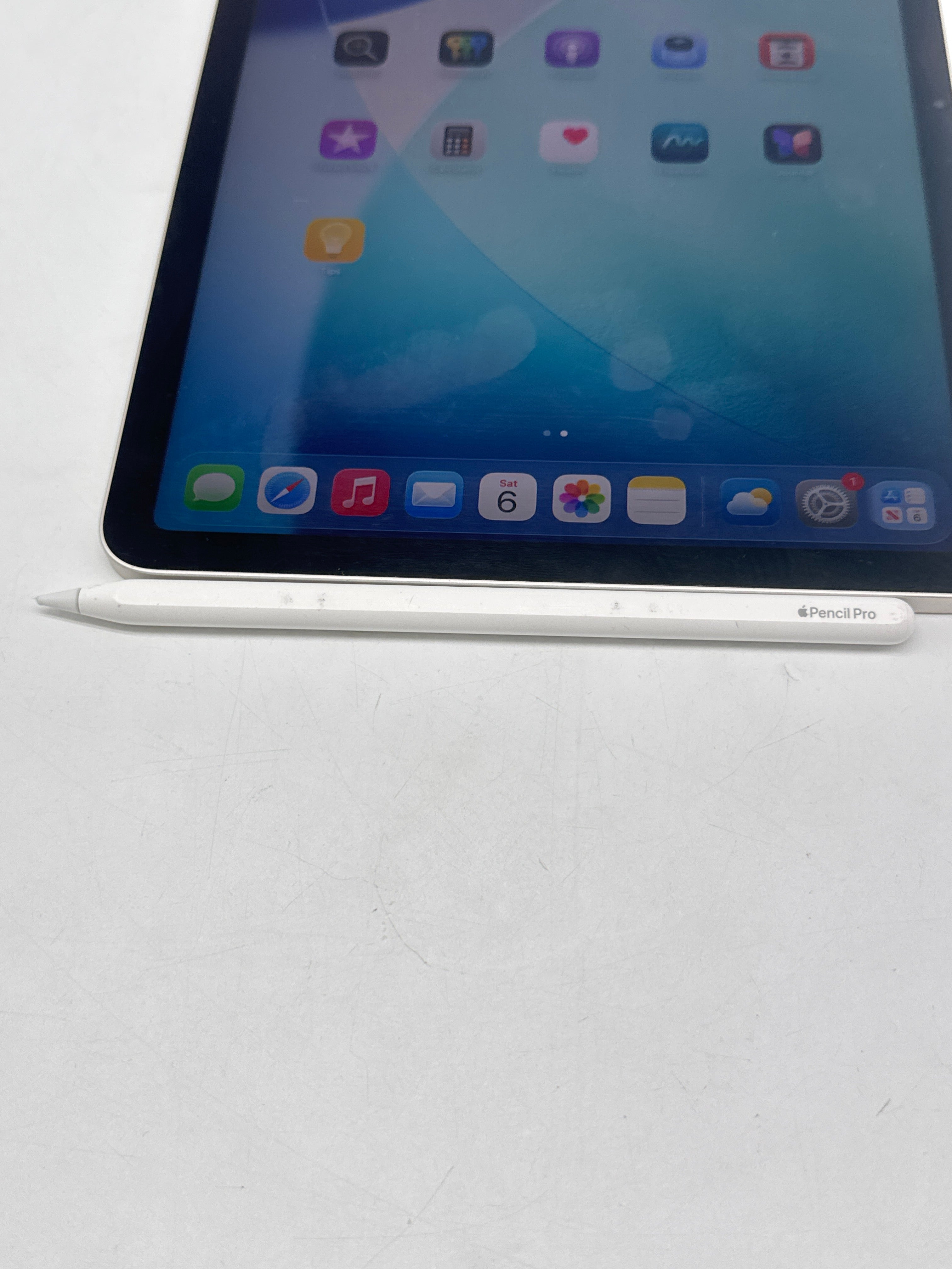 Apple iPad Air 11-inch M3 A3268 128GB Wi-Fi with Keyboard/Apple Pencil