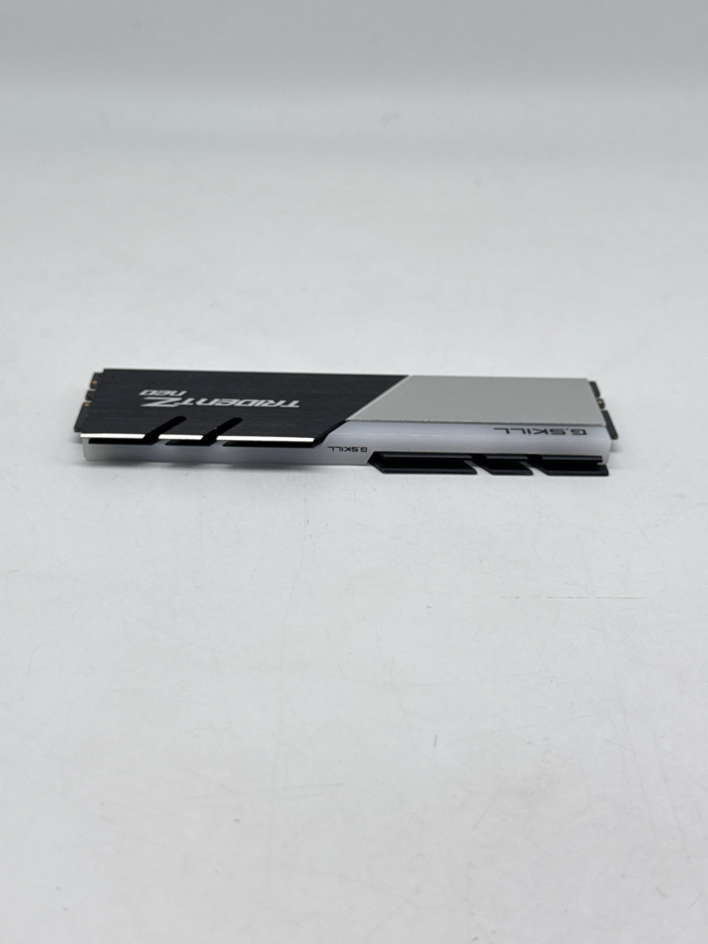 G.Skill Trident Neo 1x8 GB RAM DDR4 3600MHz F4-3600C16Q-32GTZNC