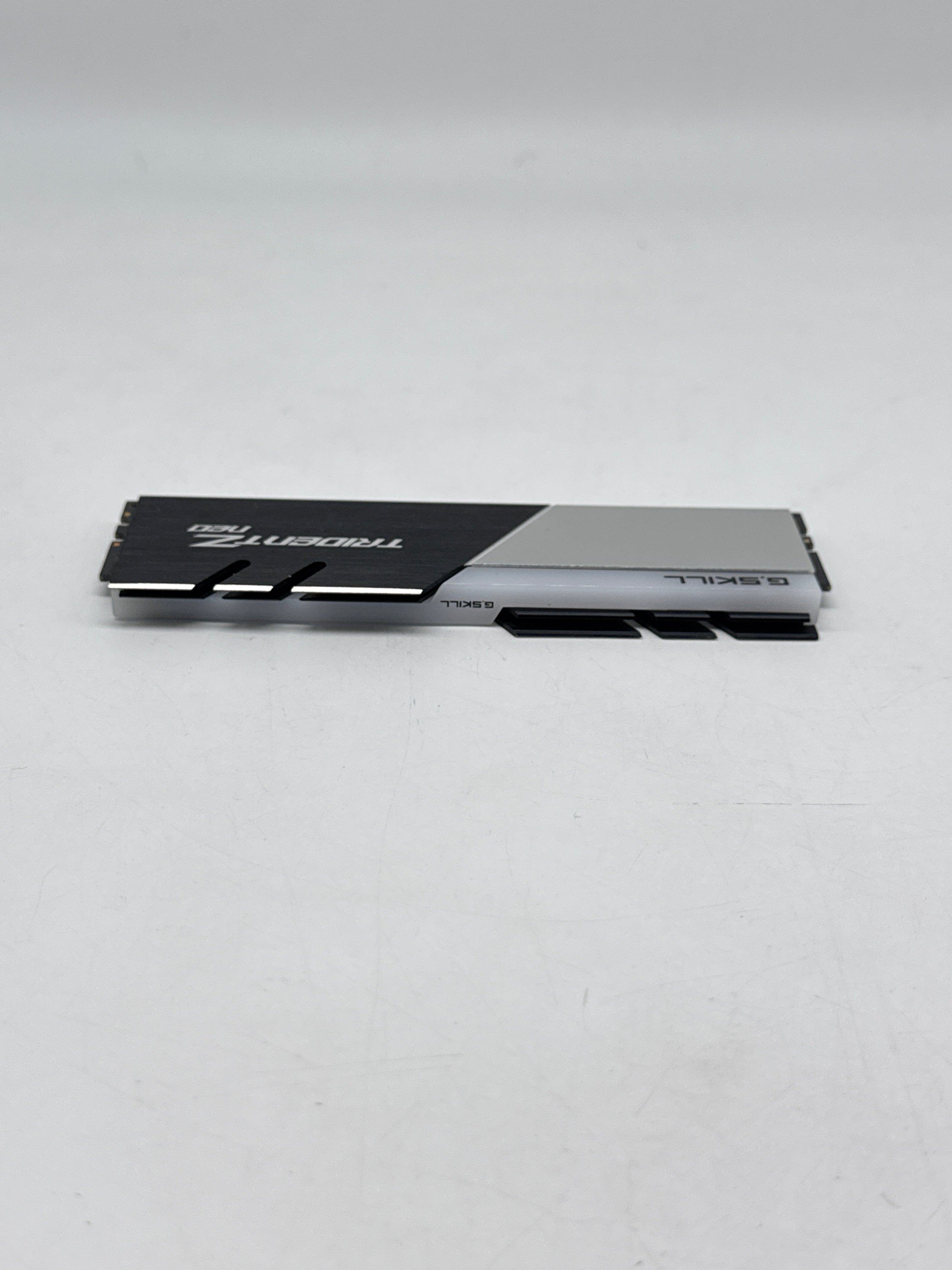 G.Skill Trident Neo 1x8 GB RAM DDR4 3600MHz F4-3600C16Q-32GTZNC