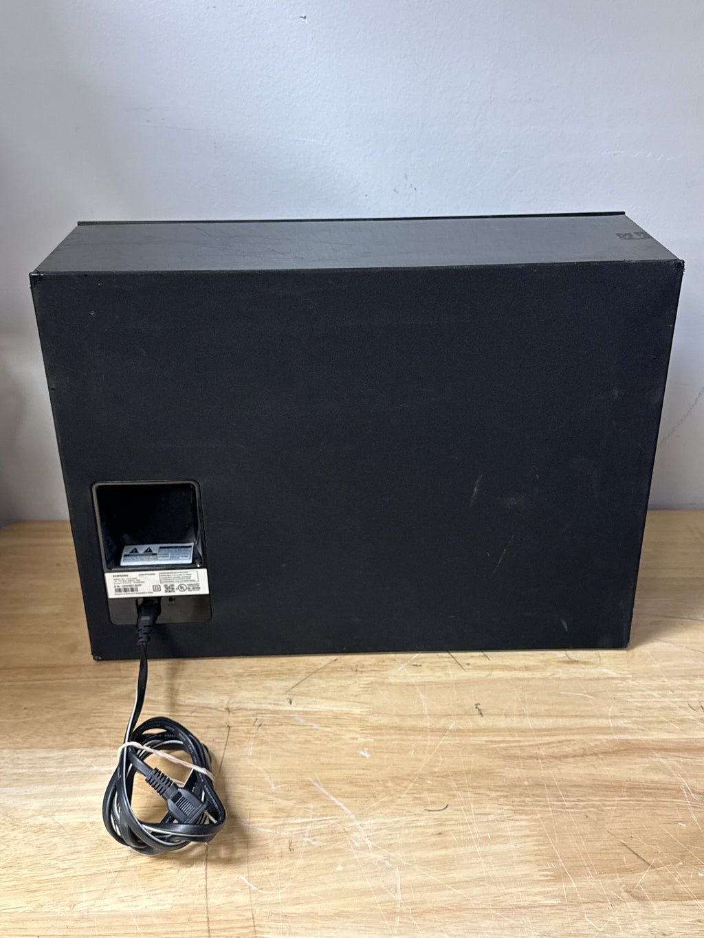 Samsung HW-J4000 / PS-WJ4000 2.1 Channel Soundbar & Wireless Subwoofer