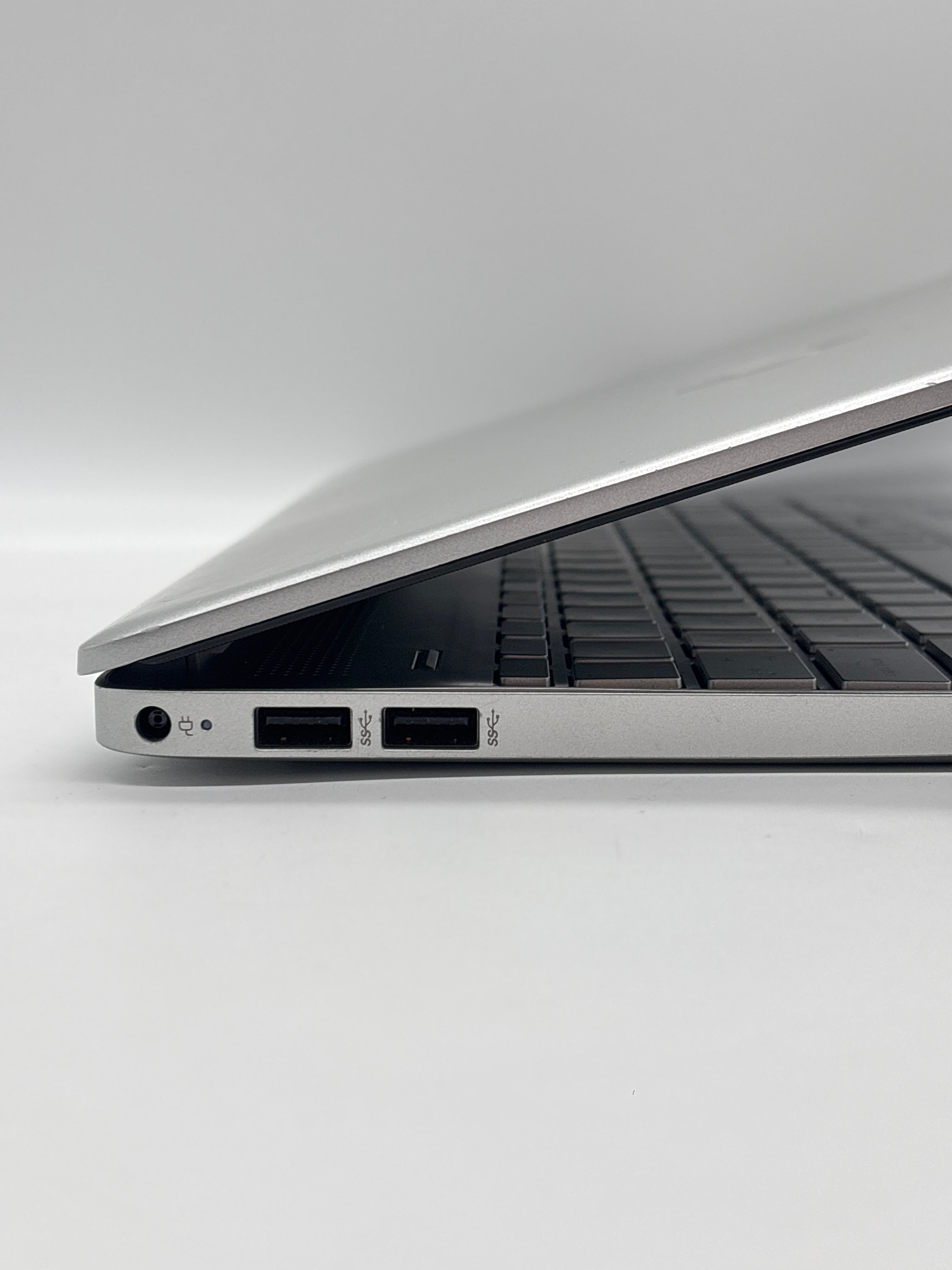 HP 15-dy5073dx i7 1255U 16GB RAM 512GB SSD