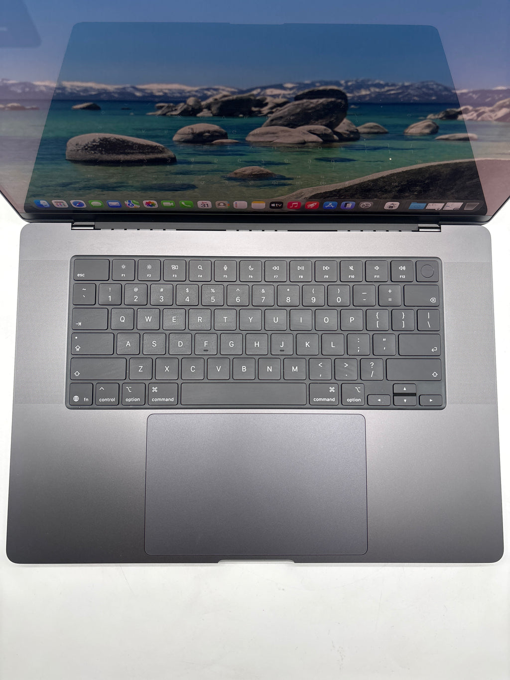 Apple MacBook Pro 16" M5 Max 18-Core CPU 40-Core GPU 128GB RAM 4TB SSD
