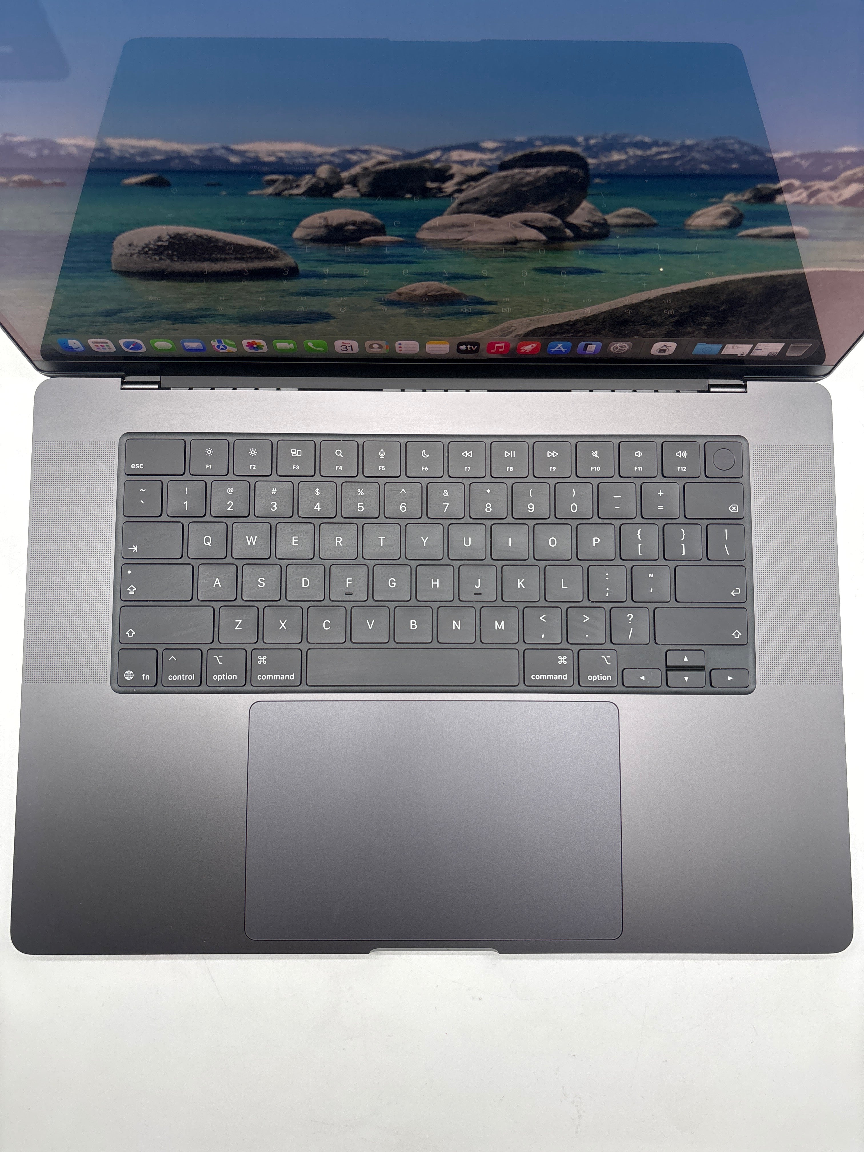 Apple MacBook Pro 16" M5 Max 18-Core CPU 40-Core GPU 128GB RAM 4TB SSD