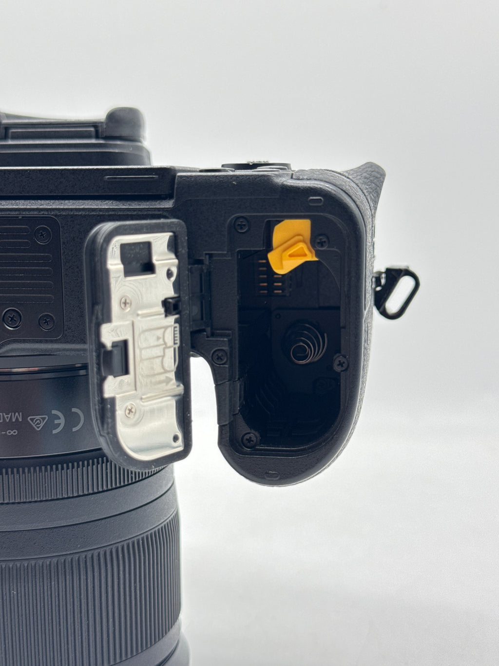 Nikon Z7 Mirrorless w/ Nikkor Z 24-70mm f/4 S Lens Black - Used