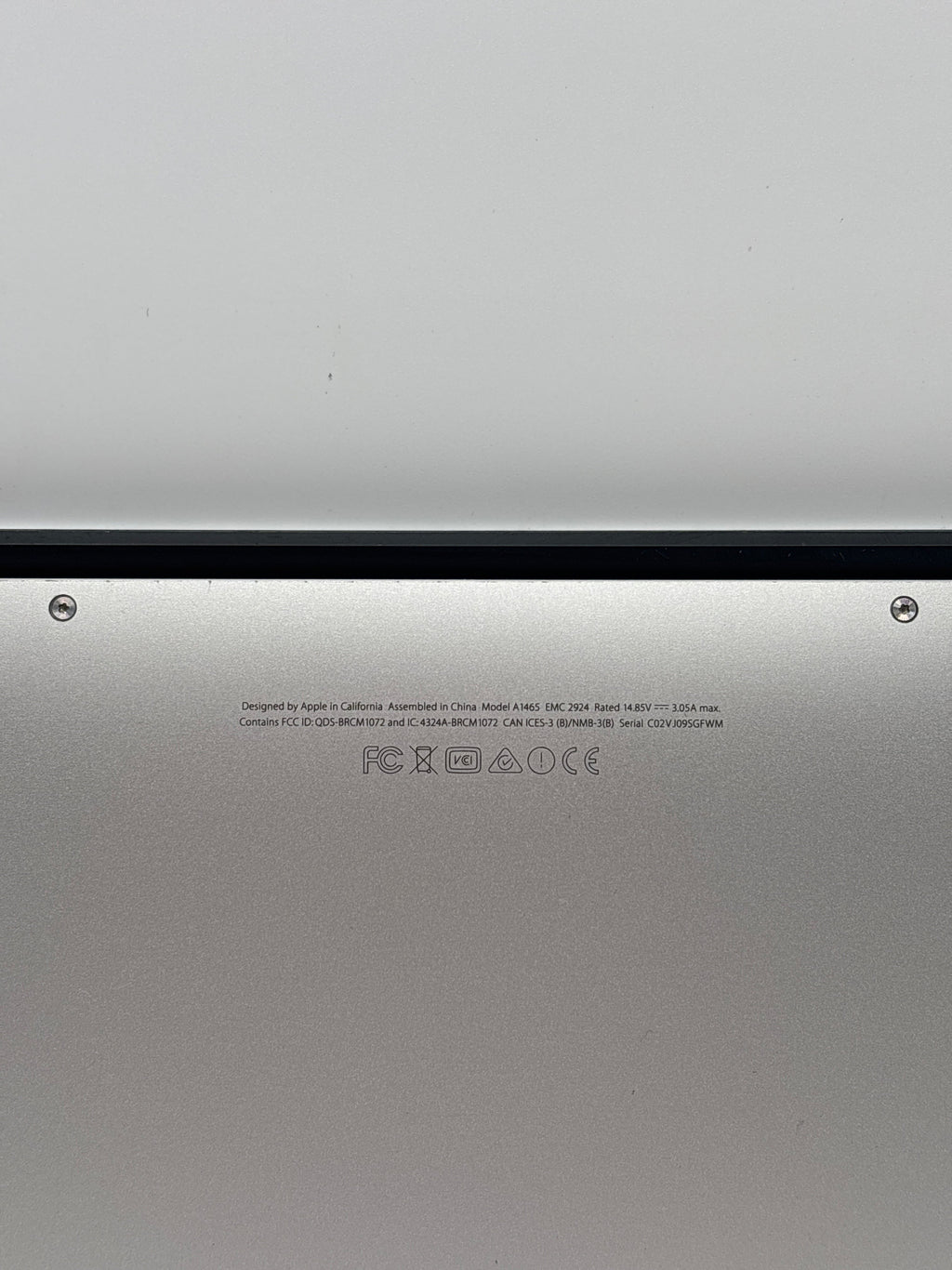 Apple MacBook Air A1465 i5 4GB RAM 128GB SSD - For Parts (No OS)