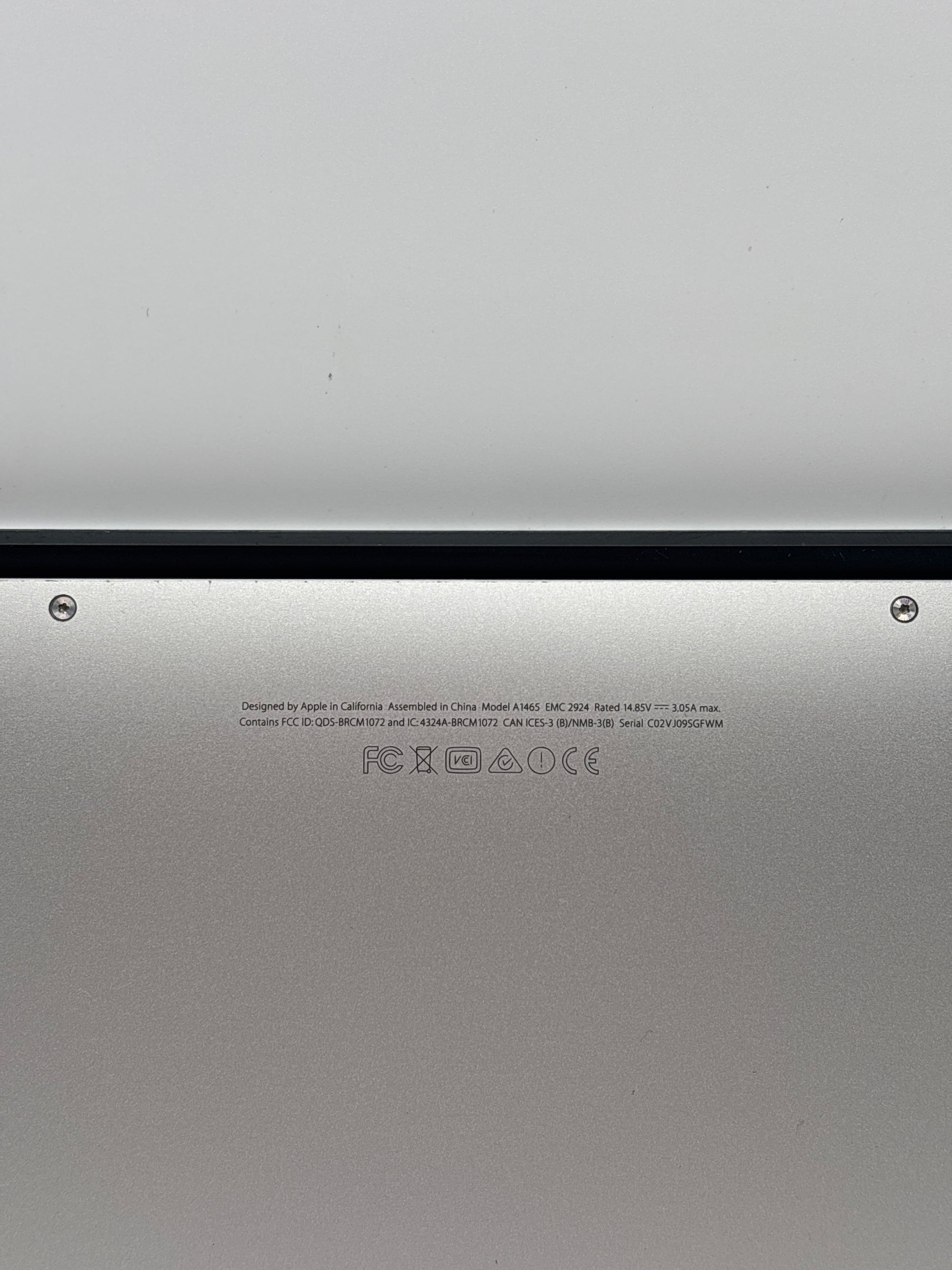 Apple MacBook Air A1465 i5 4GB RAM 128GB SSD - For Parts (No OS)