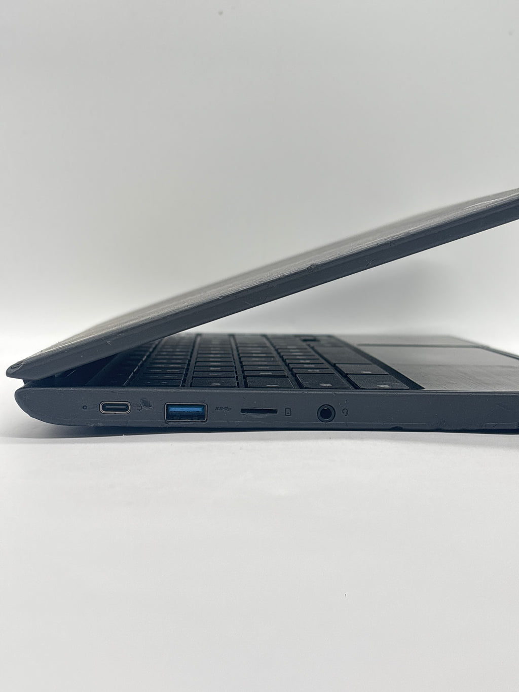 Lenovo 100e Chromebook 2nd Gen AMD 4-9210C 4GB RAM 32GB SSD - For Parts (Read)