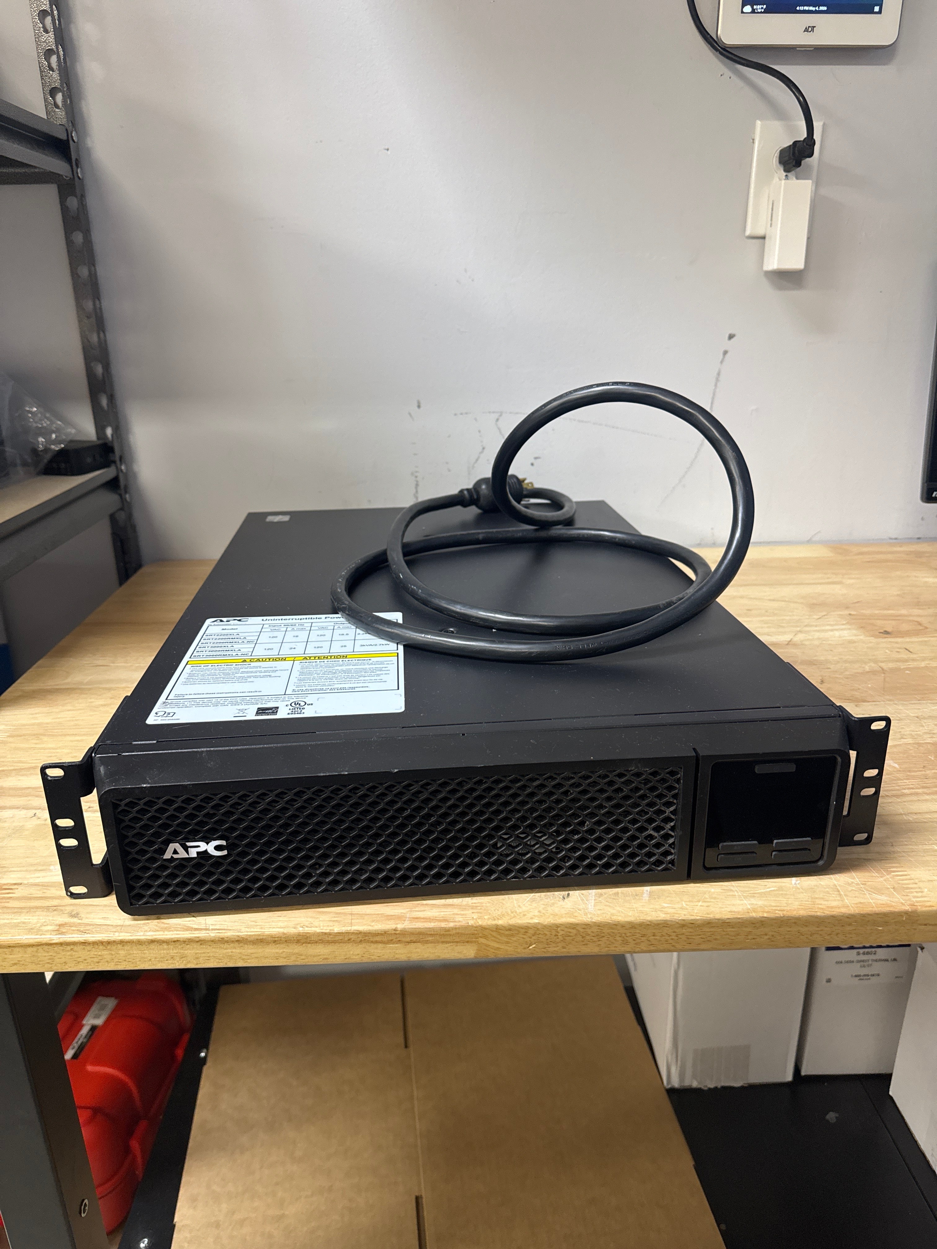 APC SRT2200XLA 2200VA UPS - No Batteries - Black