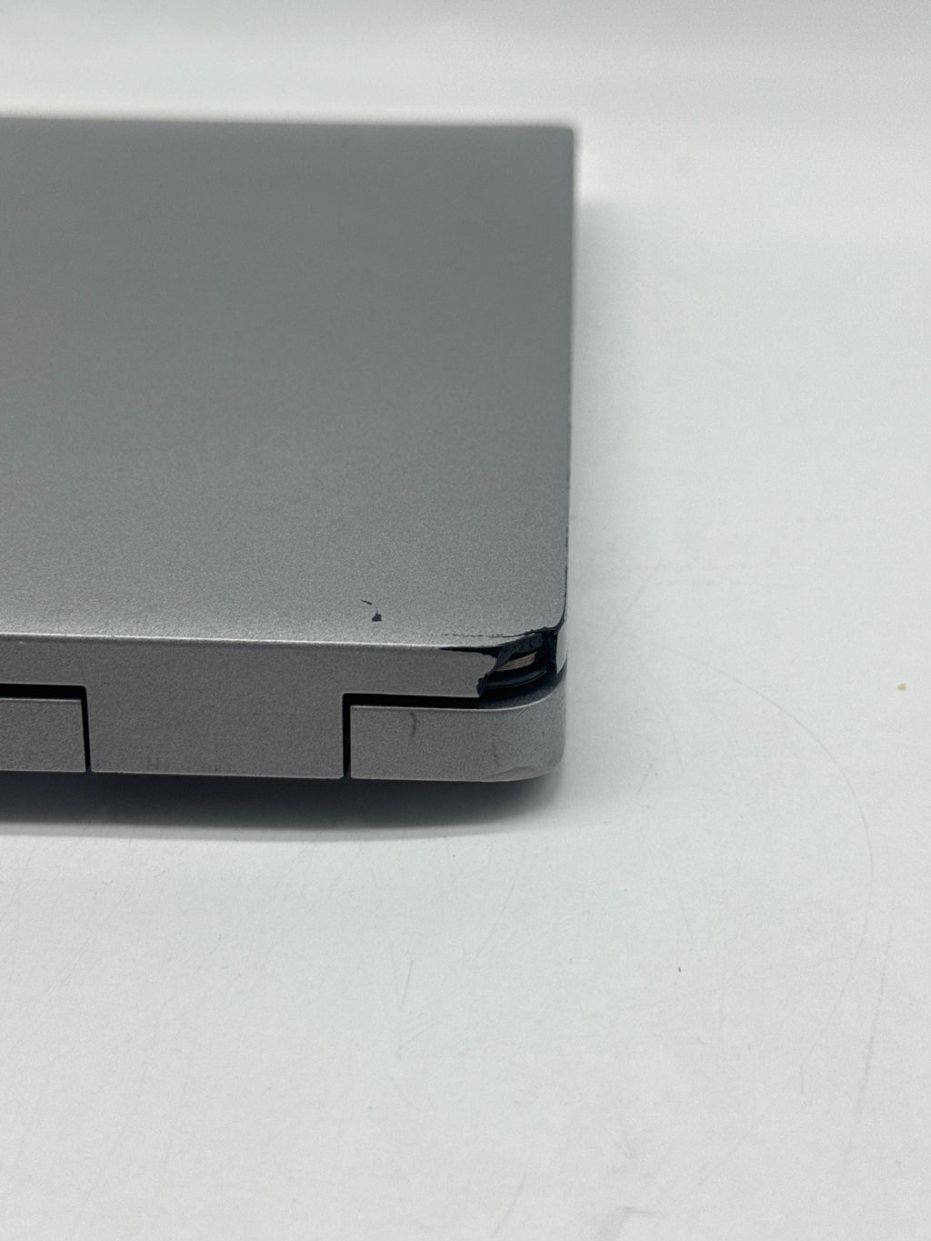 Dell Latitude 5420 i5-1145G7 16GB RAM 256GB SSD - Cracked Corners