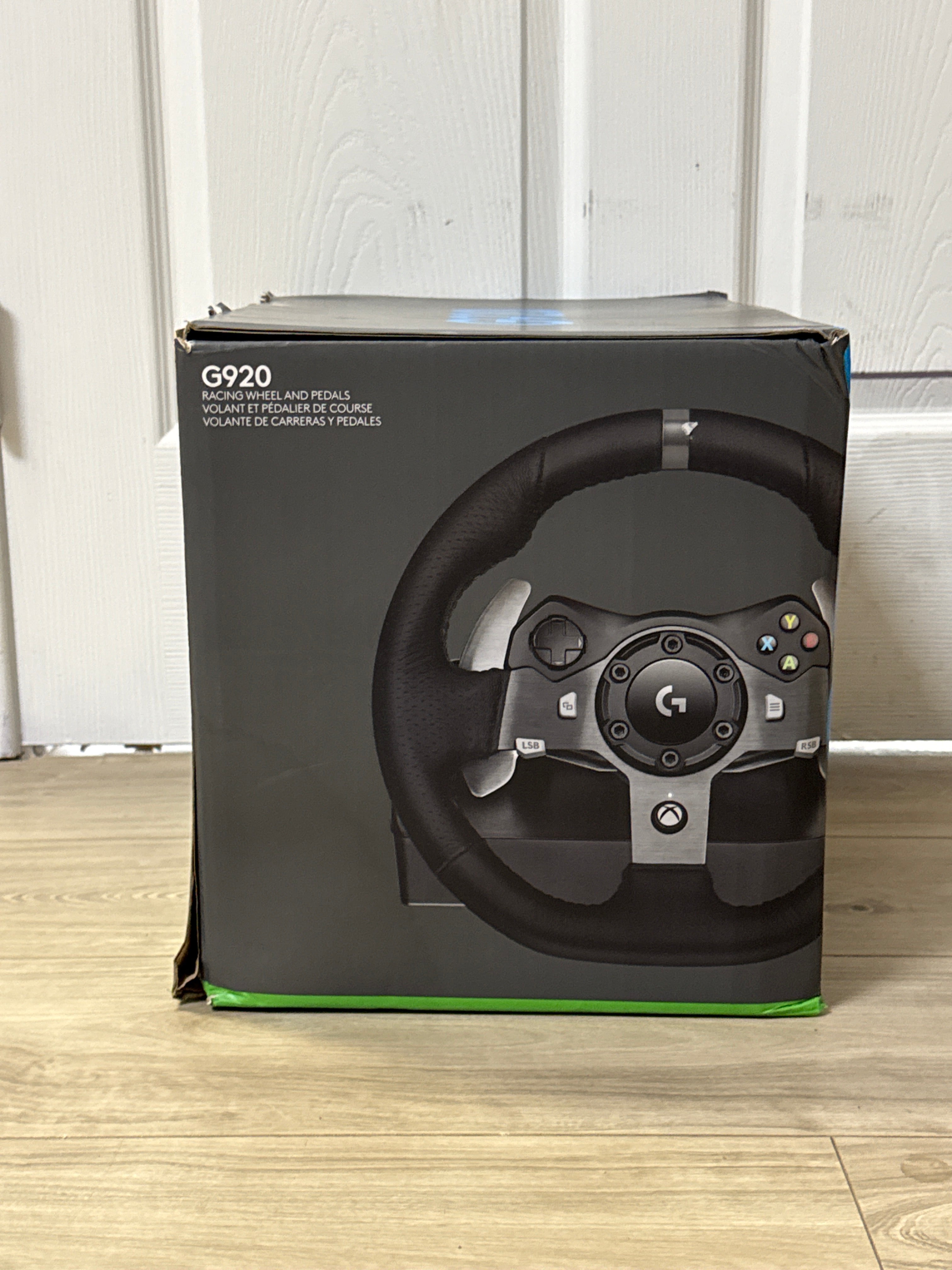 Logitech G920 Racing Wheel and Floor Pedals Xbox One - New in Box