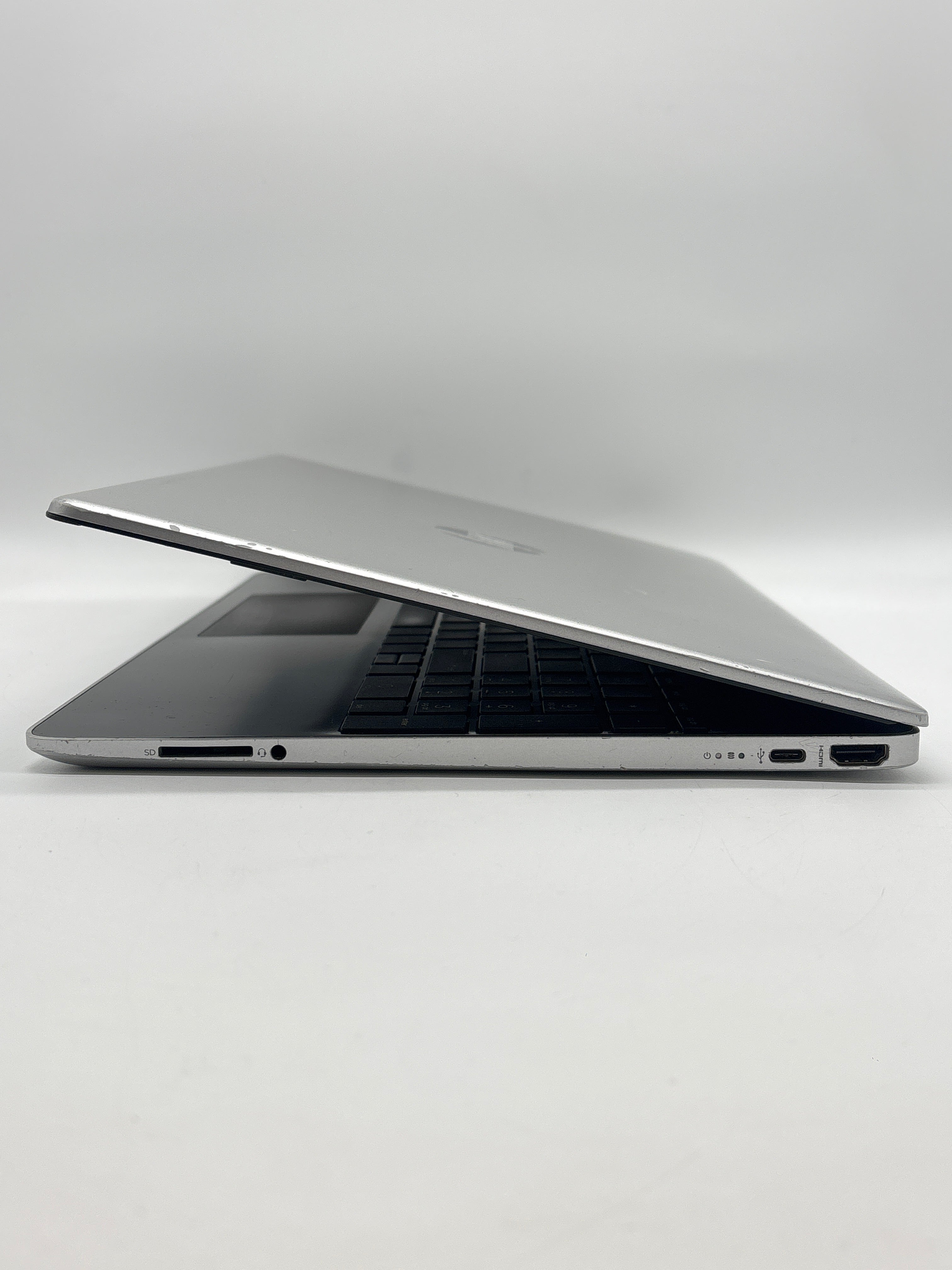 HP 15-dy1051wm i5-1035G1 8GB RAM 256GB SSD - For Parts (Small Cracks on Corners)