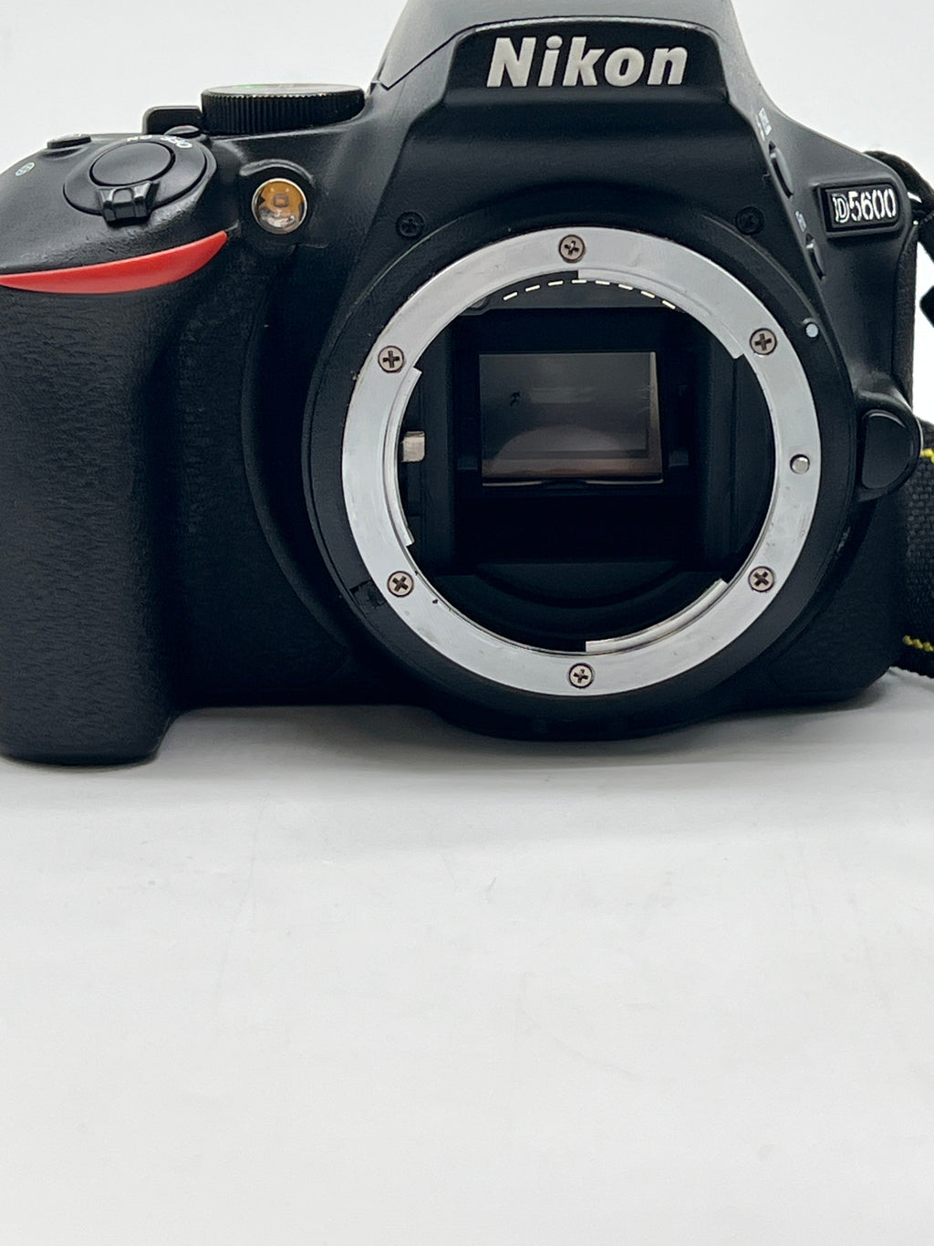Nikon D5600 Digital SLR Camera Black 24.2 MP With Lens - Used