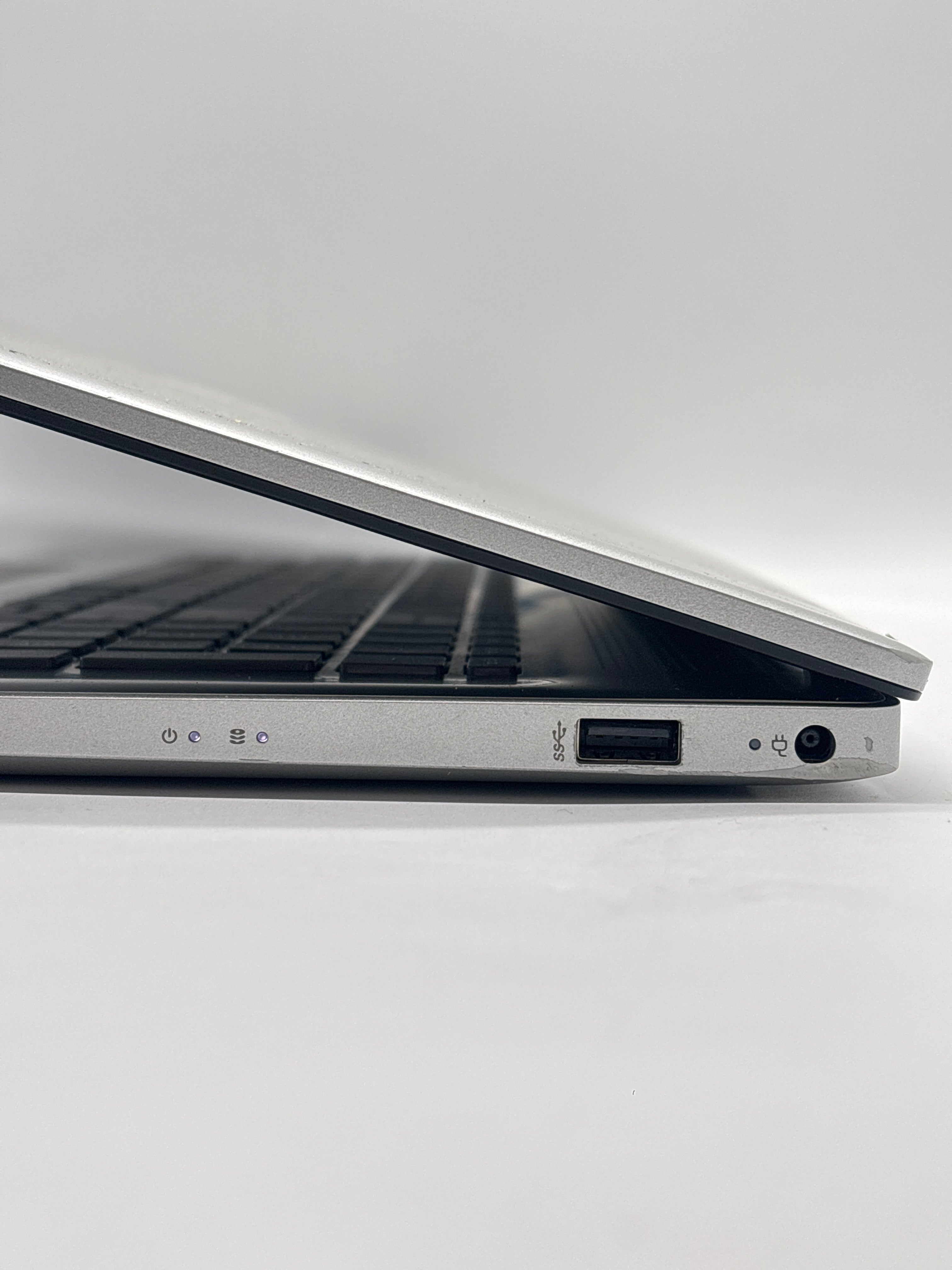 HP 17-cn2083dx i3-1215U 8GB RAM 256 GB SSD
