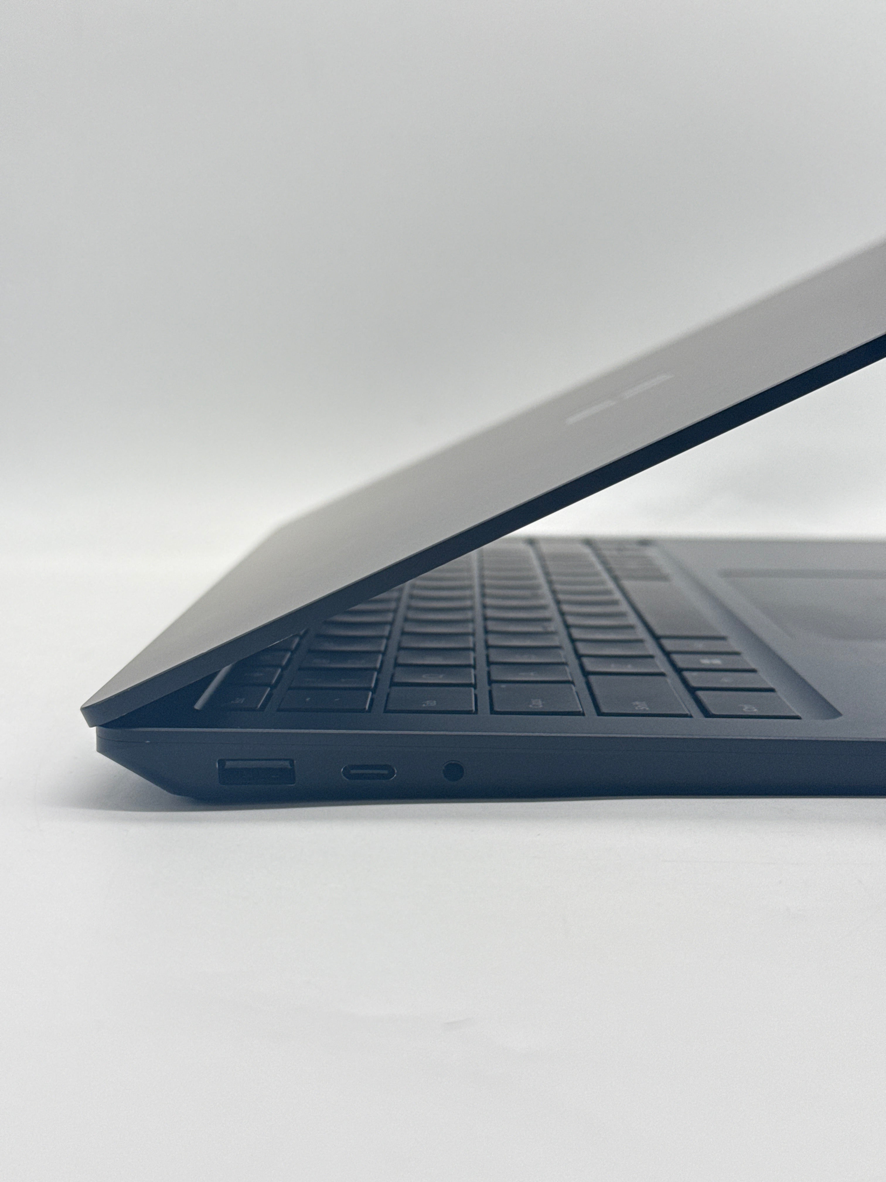 Microsoft Surface Laptop 6 Business Ultra 7 165H 16GB RAM 256GB SSD