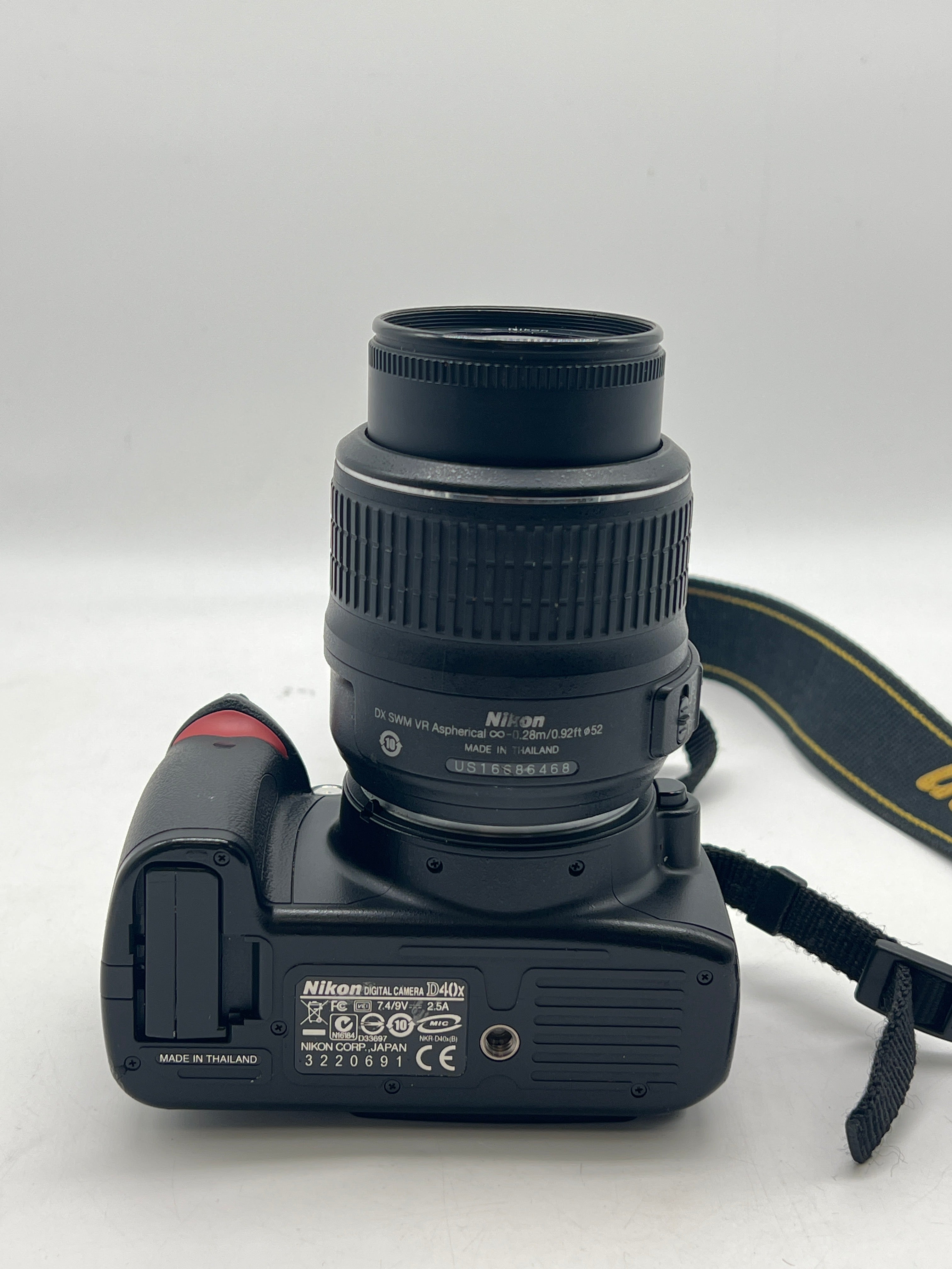 Nikon D40X Digital SLR Camera Black W/Nikon 18-55mm lens AF-S - For Parts