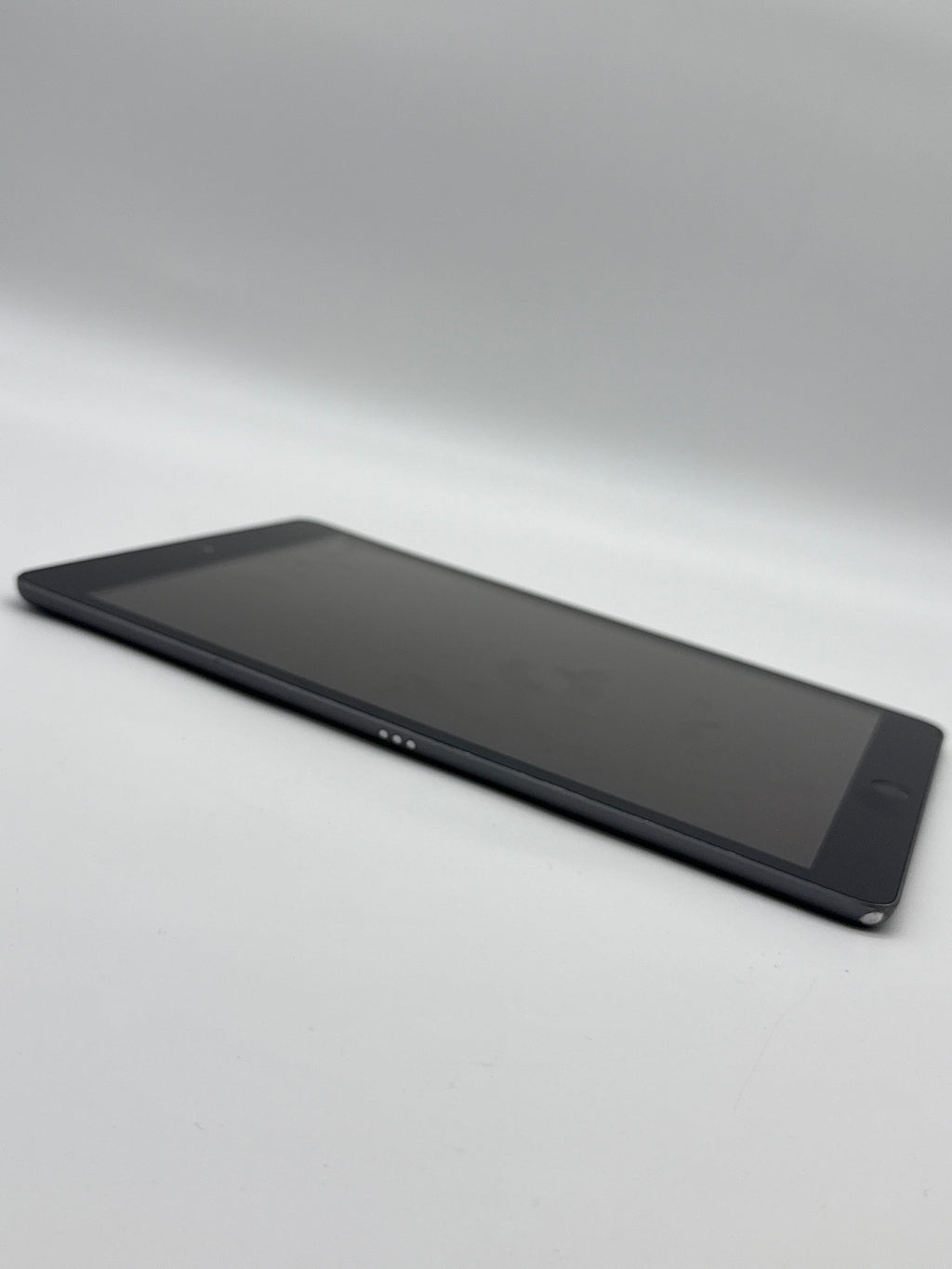 Apple iPad 9th Gen A2603 64GB Space Gray WiFi + Cellular Cracked Screen/Lines