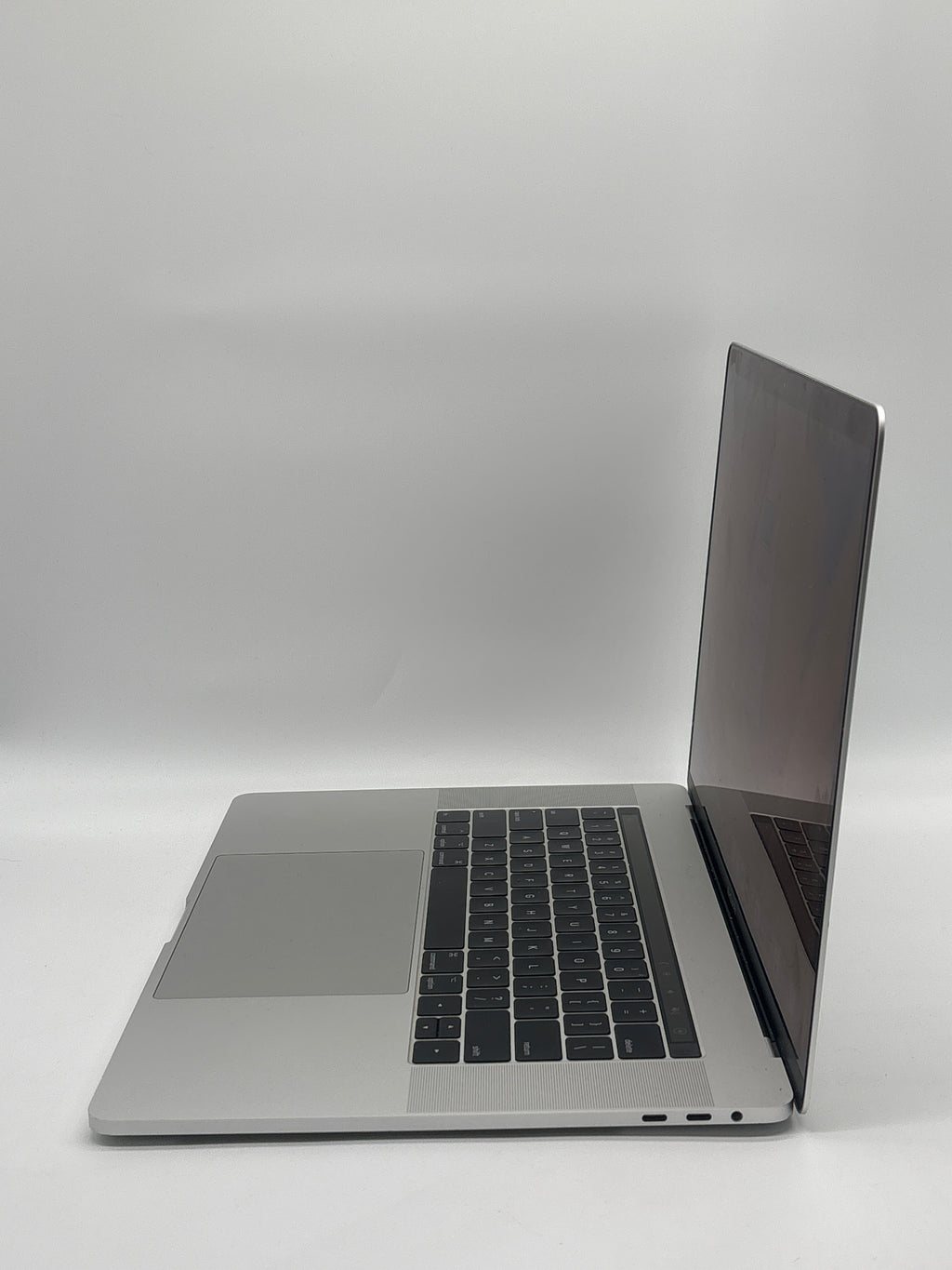 Apple MacBook Pro A1707 Ventura Intel Core i7 16GB RAM 256GB - Used