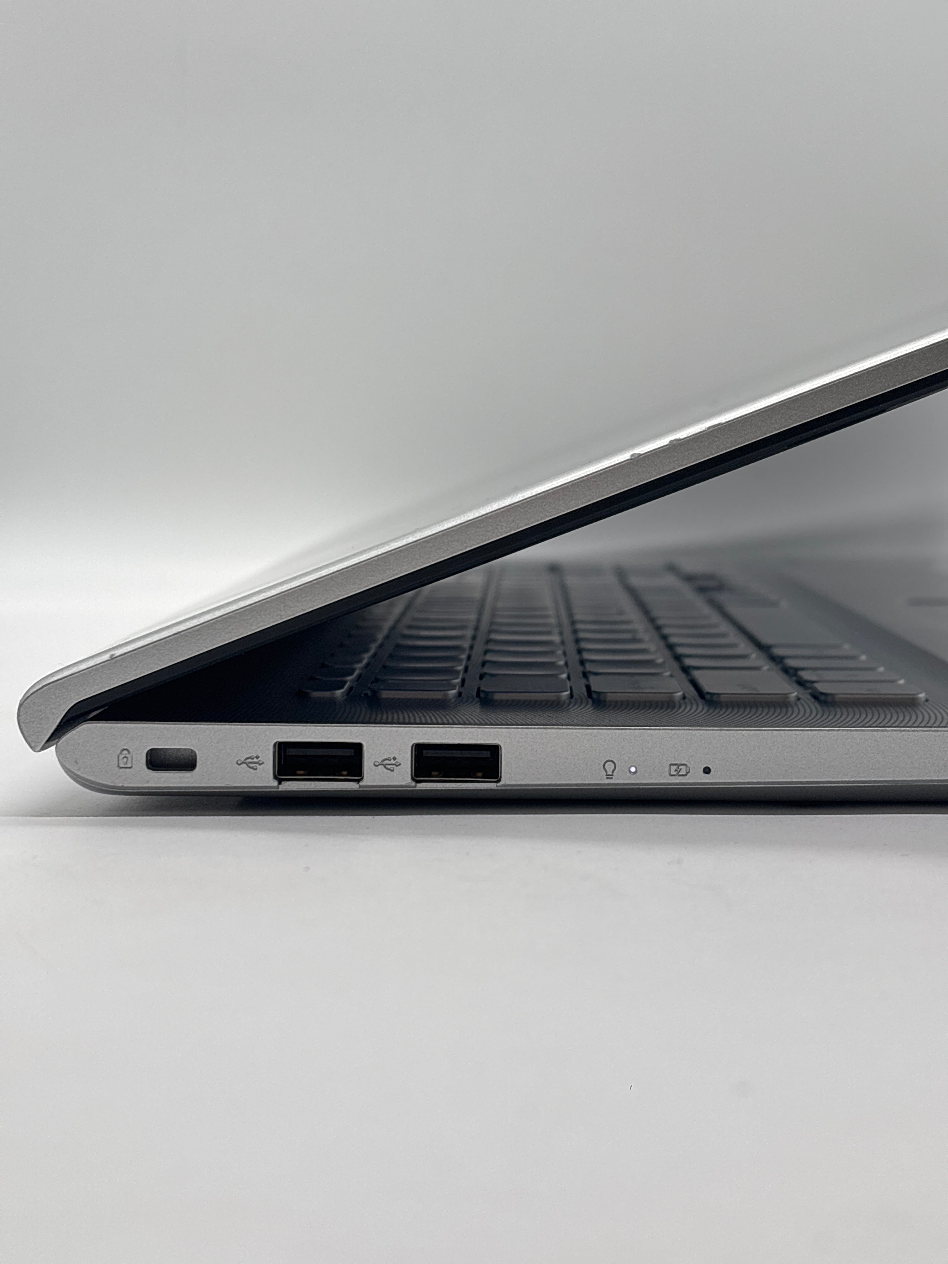 Asus VivoBook X712J i5-1035G112 12GB RAM 1TB SSD - For Parts (Read DESC)