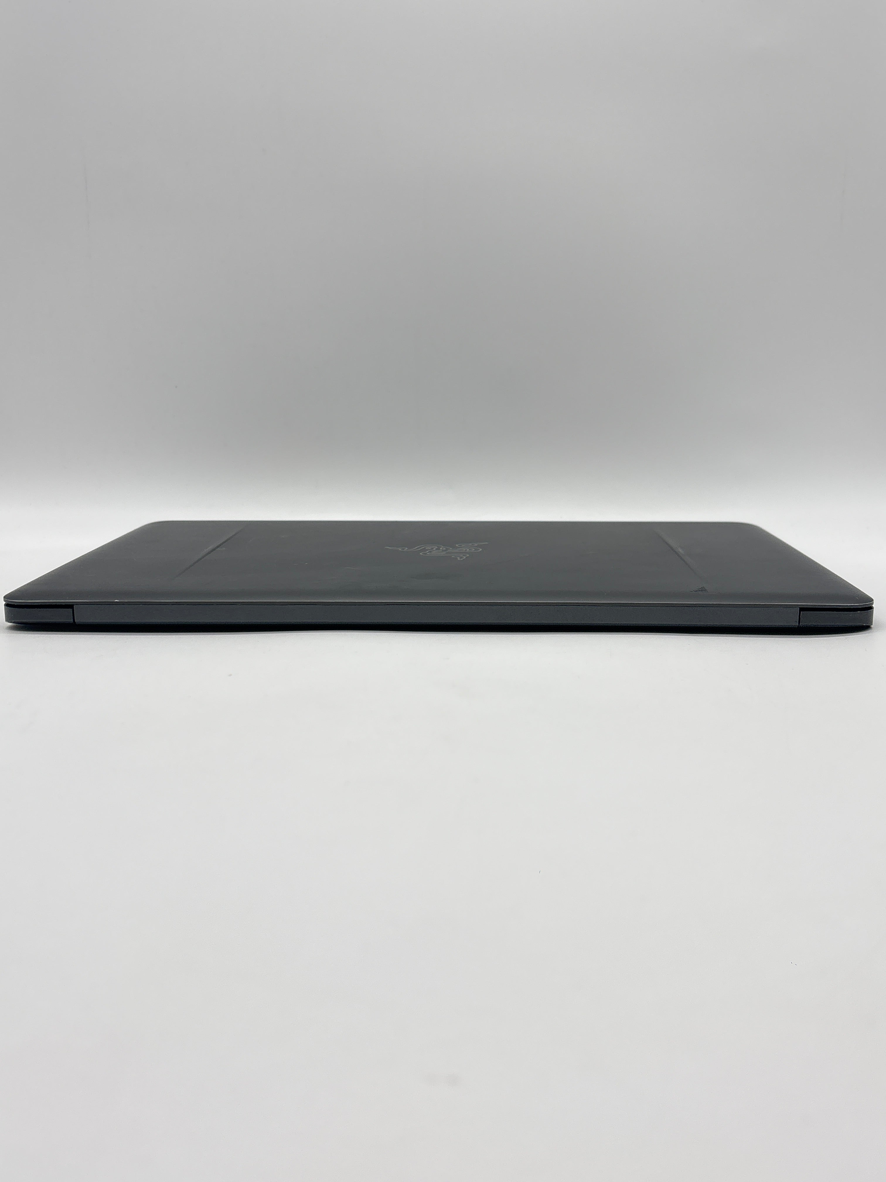 Razer Blade RZ09-0196 i7-7500U 16GB RAM 512GB SSD