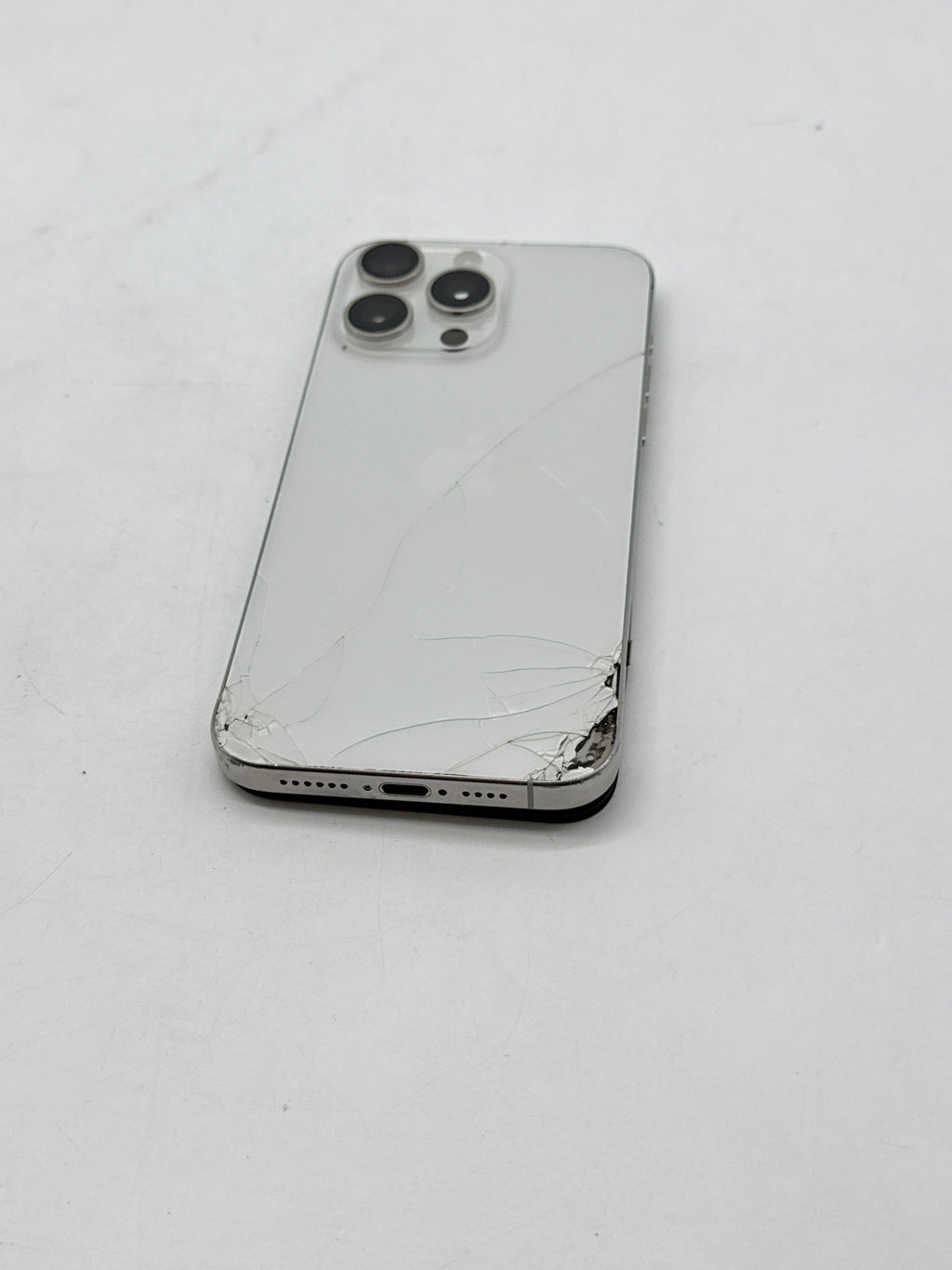 Apple iPhone 15 Pro Max 256GB Unlocked - Cracked Screen/Back