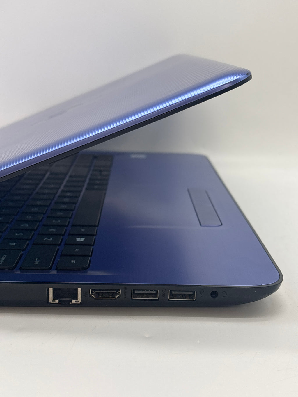 HP 15t-ay100 15.6" Core i3-7100U 8GB RAM 128GB SSD Blue - Used