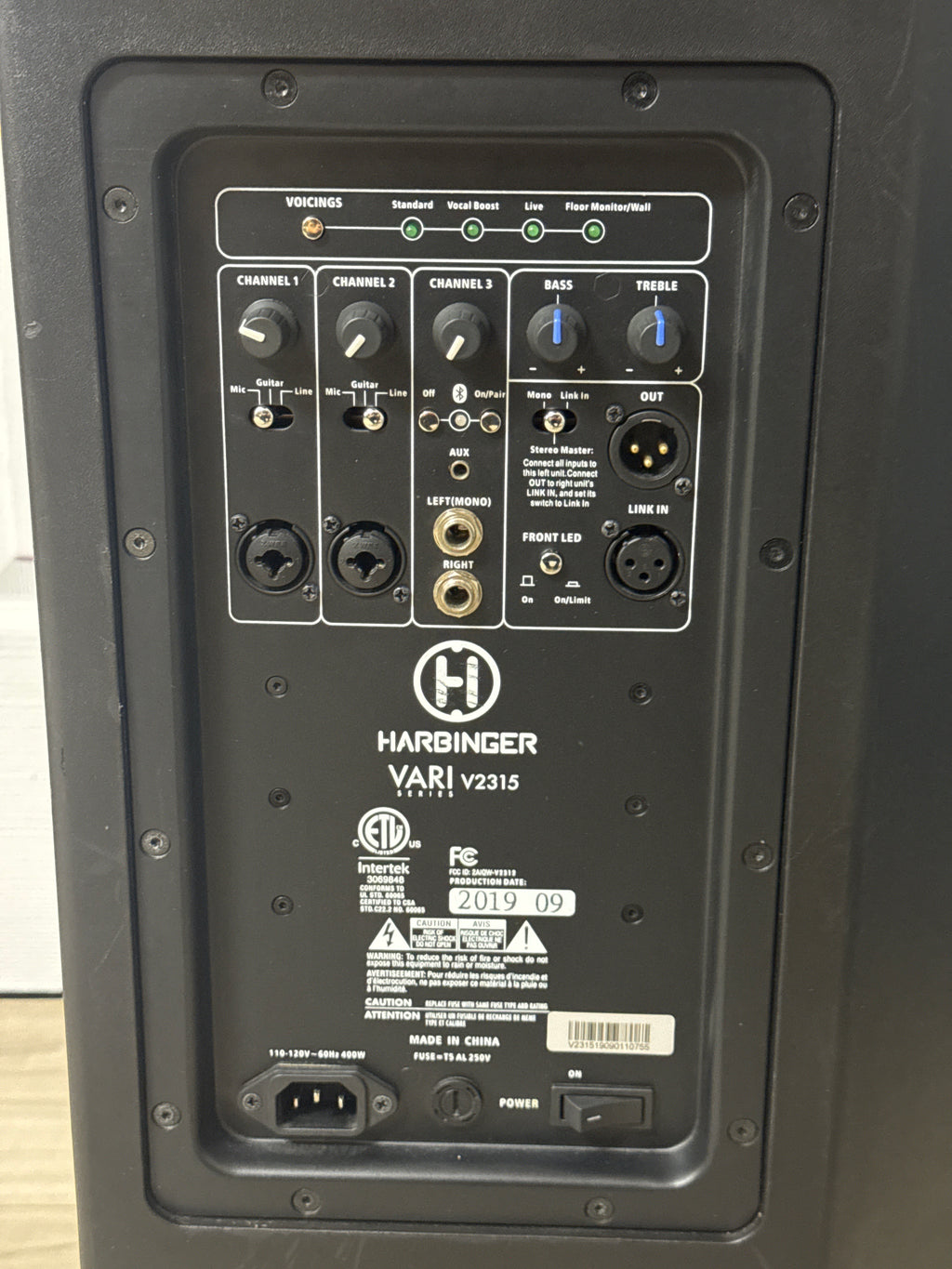 Harbinger VARI  V2315 Powered 2-Way Loudspeaker - Broken stand/foot