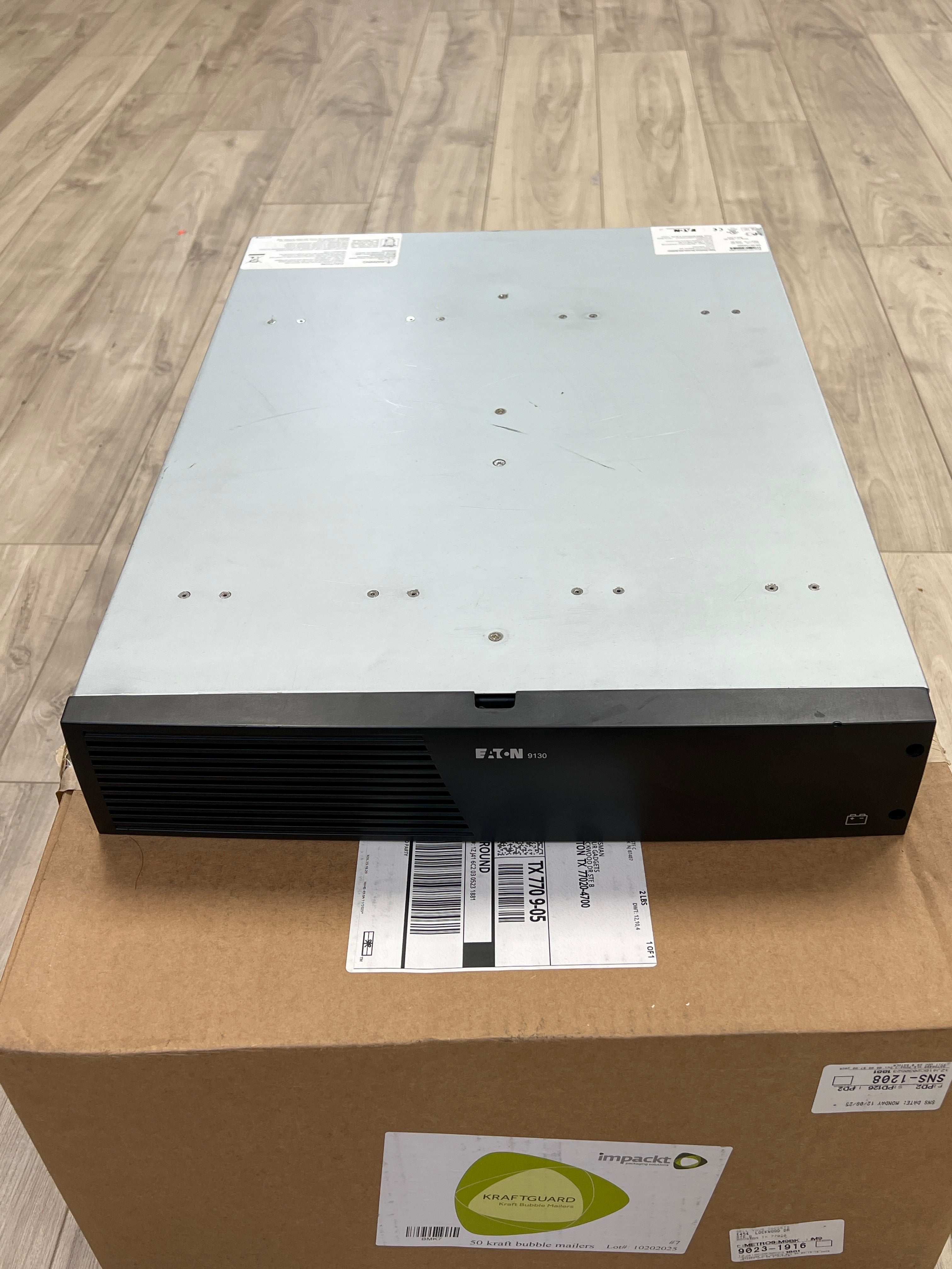 Eaton UPS 9130 PW9130N3000R-EBM2U-EBM2U Uninterruptible Power Supply