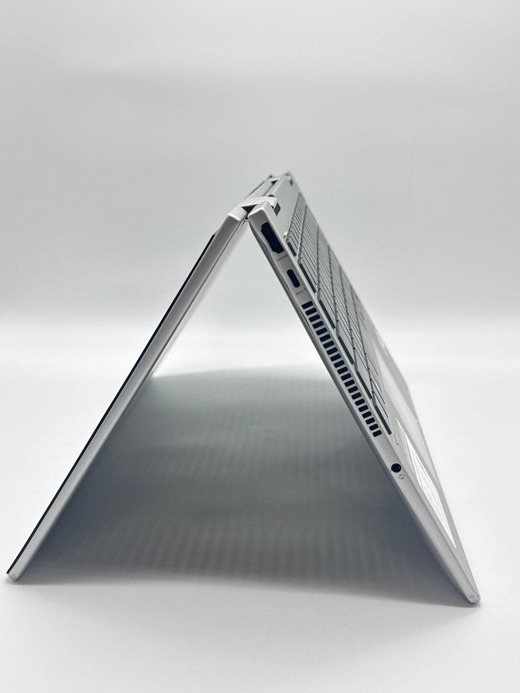 HP 14-ep0063nr Intel Core 5 120U 8GB RAM 512GB SSD - Broken/Read