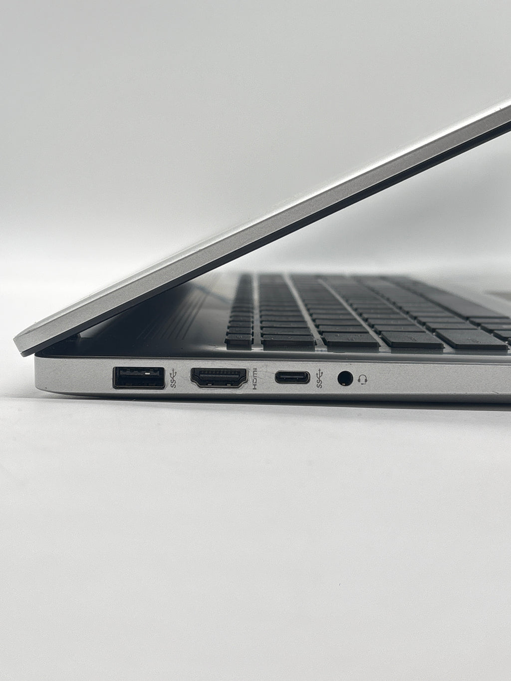 HP 17-cn2083dx i3-1215U 8GB RAM 256 GB SSD