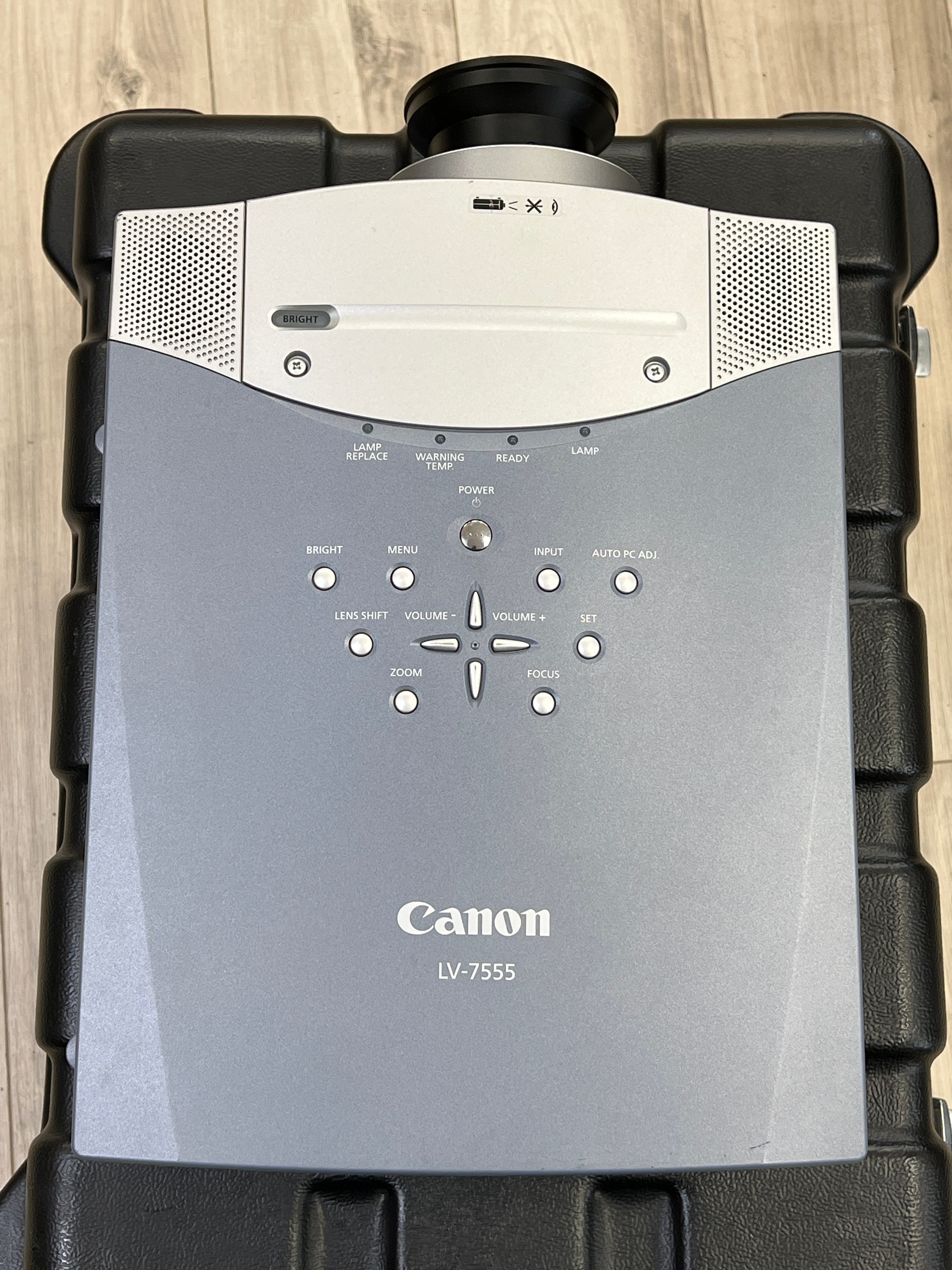 Canon LV-7555 Projector with carrying case - Used