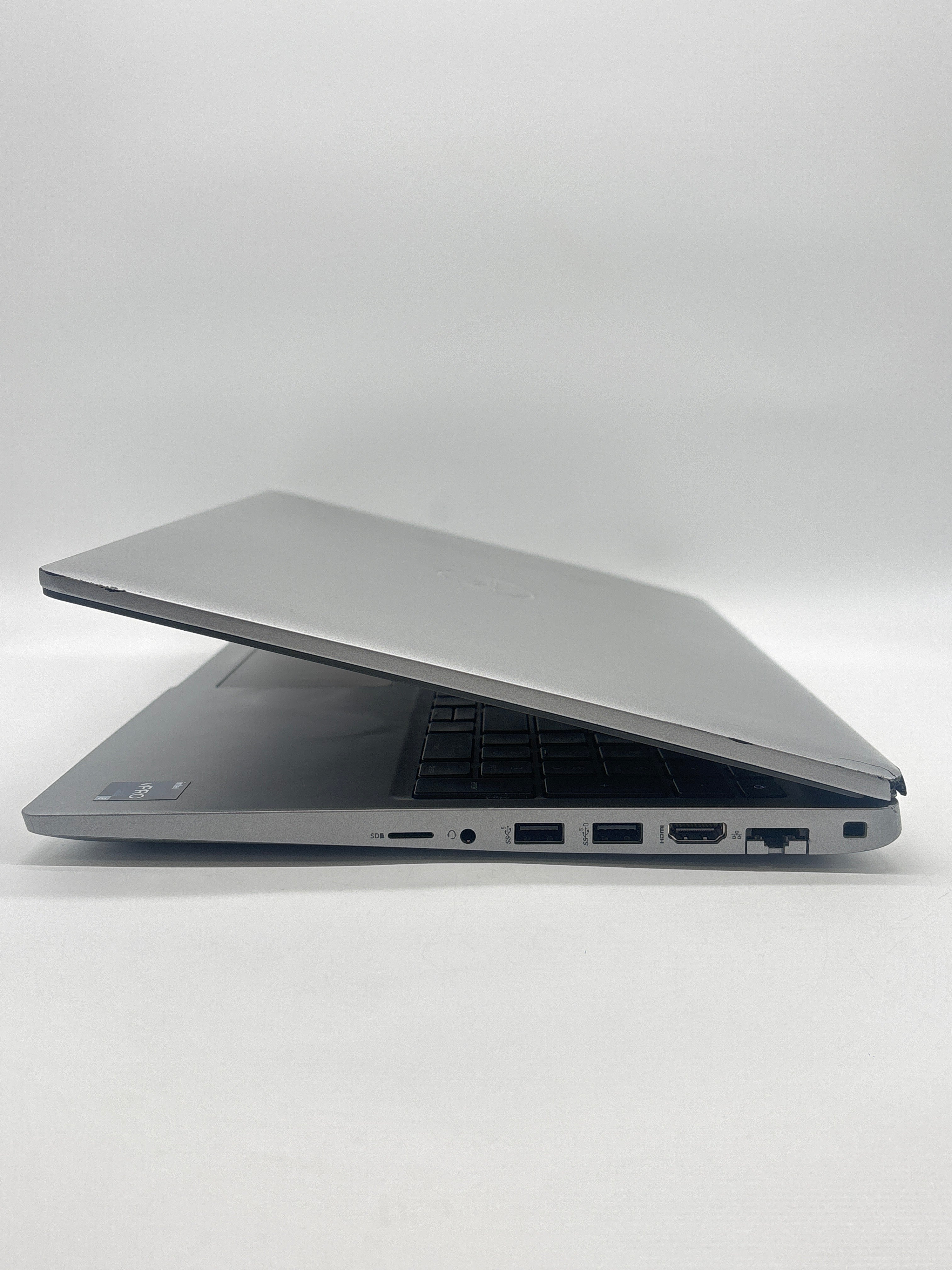 Dell Latitude 5530 i5-1245U 16 GB RAM 512 GB SSD - For Parts (Crack on Corner)