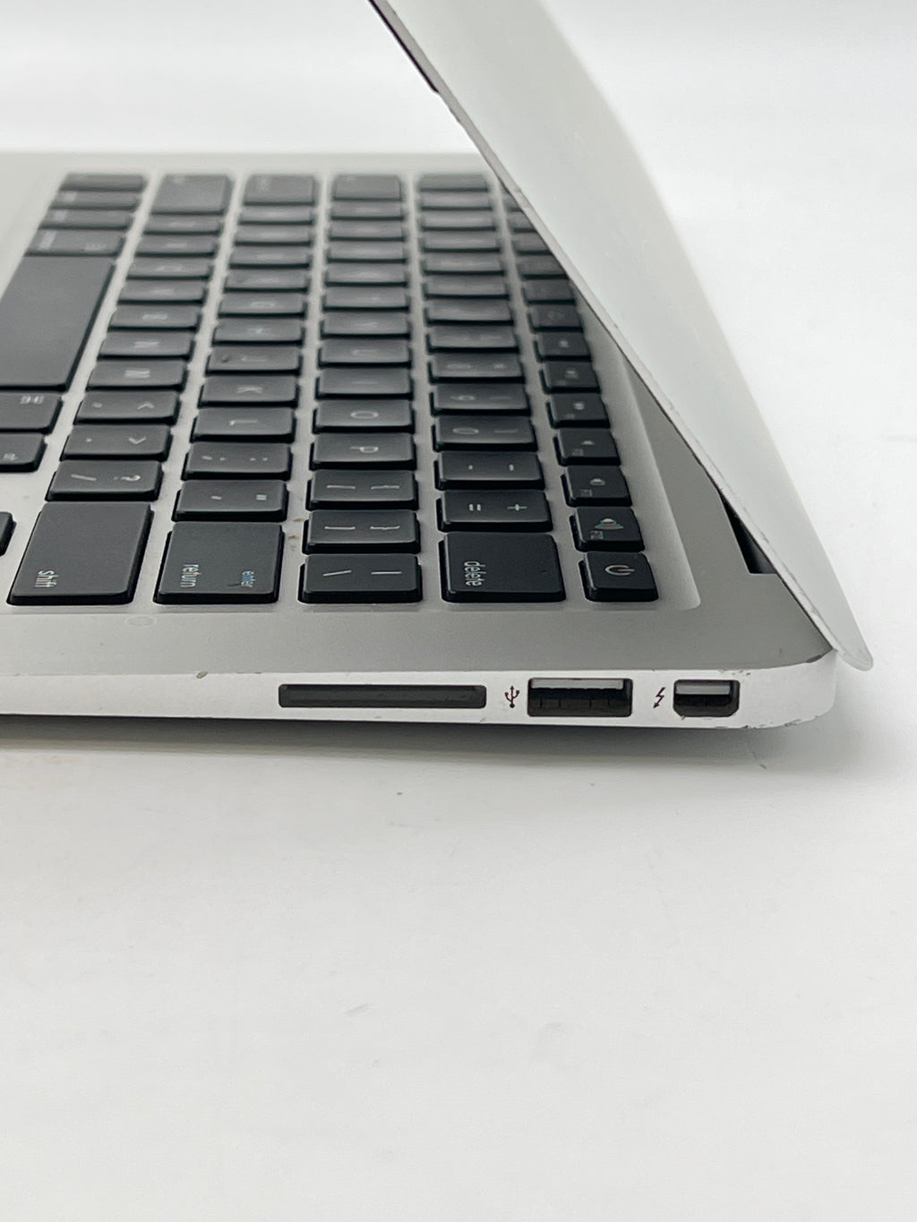 Apple MacBook Air 13" A1466 i5 8GB RAM 128GB SSD - Used