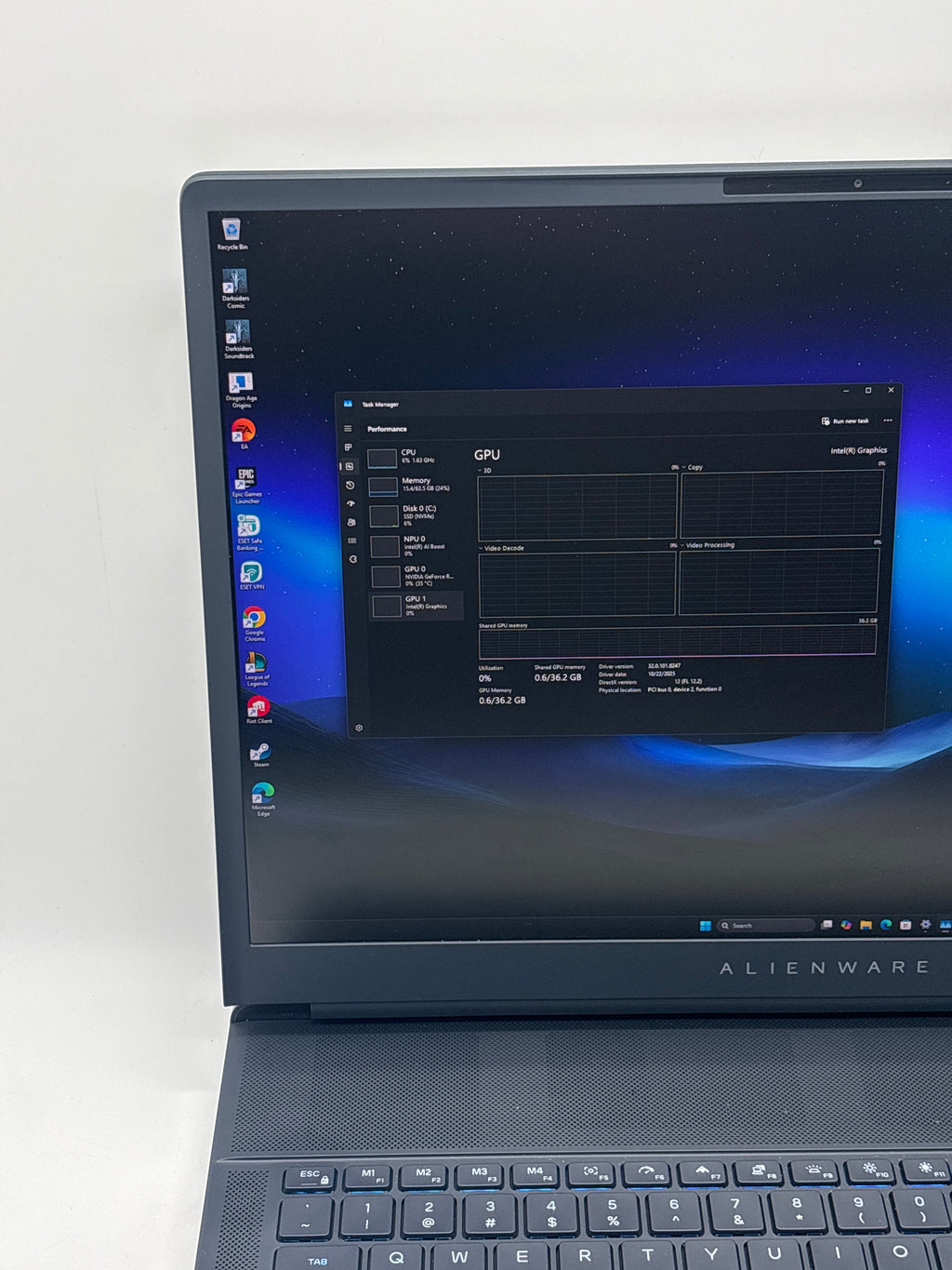 Dell Alienware 18 Area 51 Ultra 9 275HX 64GB RAM 2TB SSD RTX 5090 - Warranty