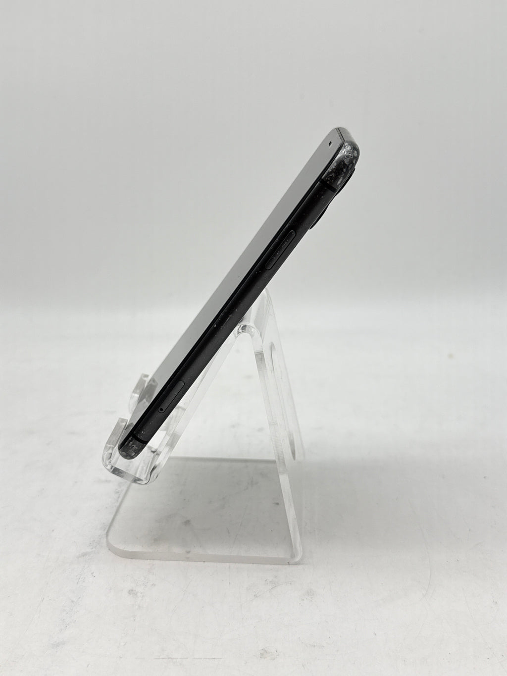 Apple iPhone 11 64GB Factory Unlocked - Cracked Back/Screen Service Battery