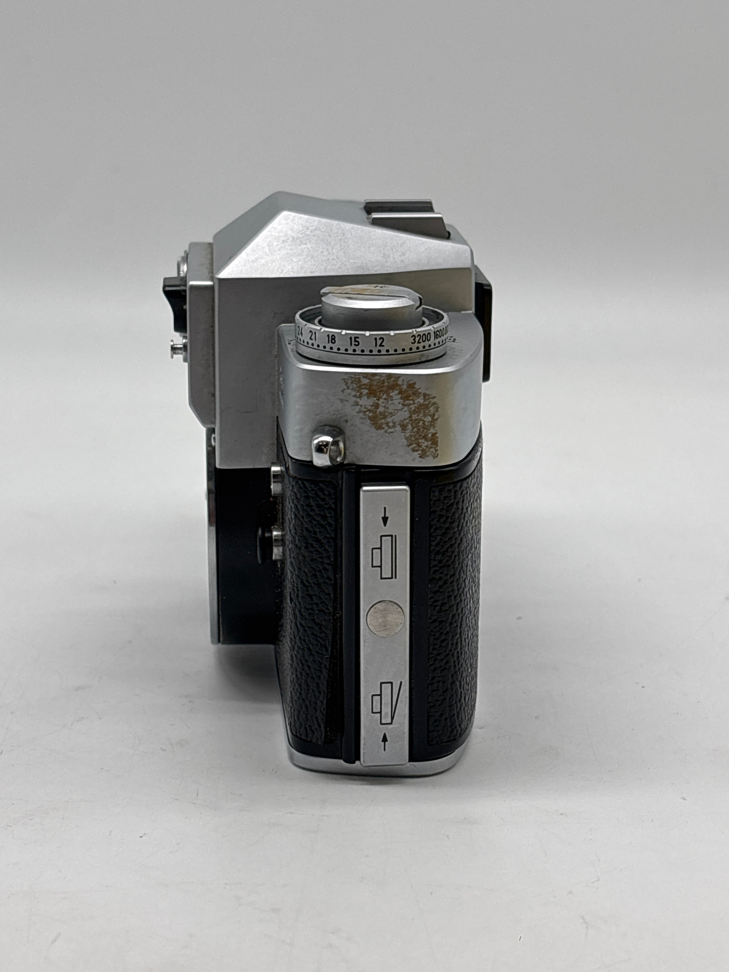Leicaflex Version 1 35mm SLR Film Camera Collectible - Untested