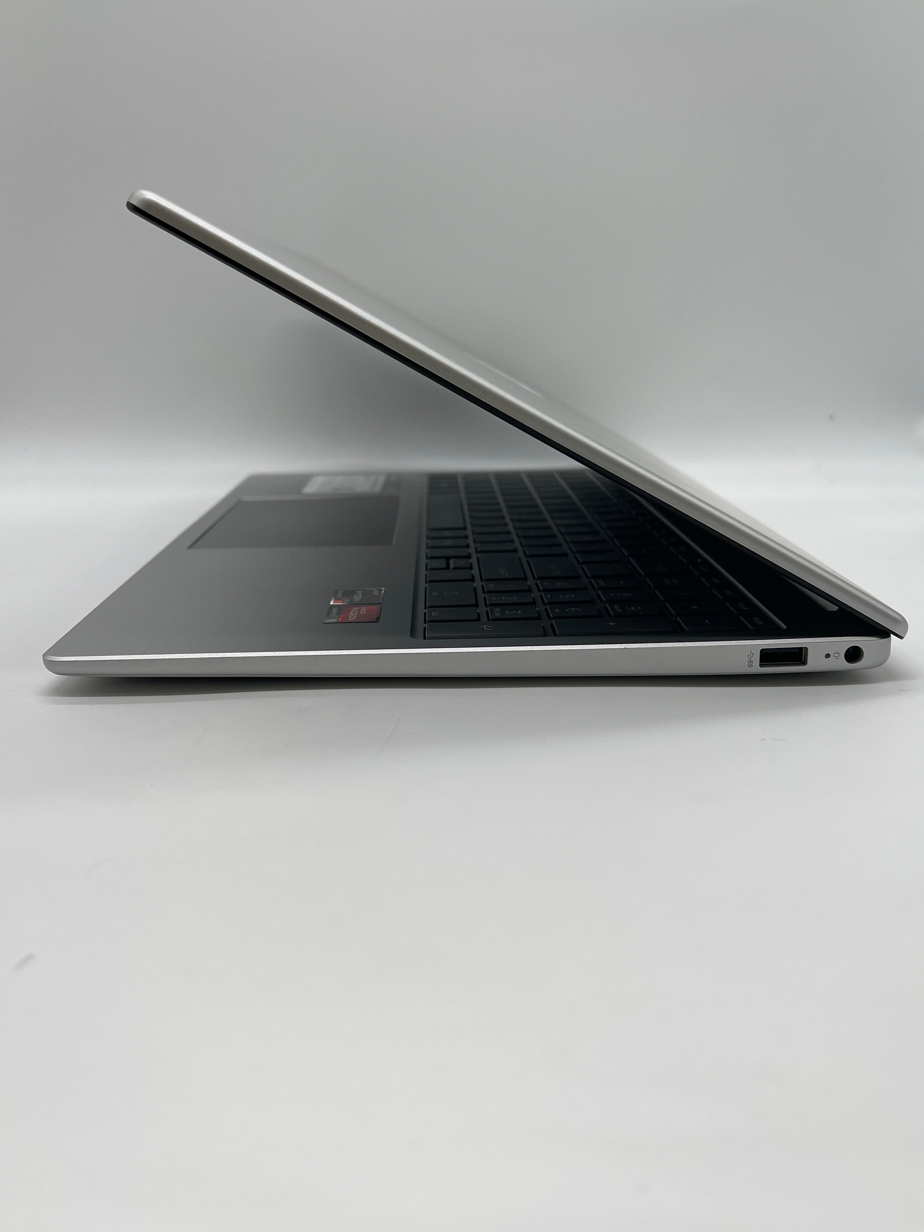 HP 15-FC0025DX 15" AMD Ryzen 5 8GB RAM 512GB SSD