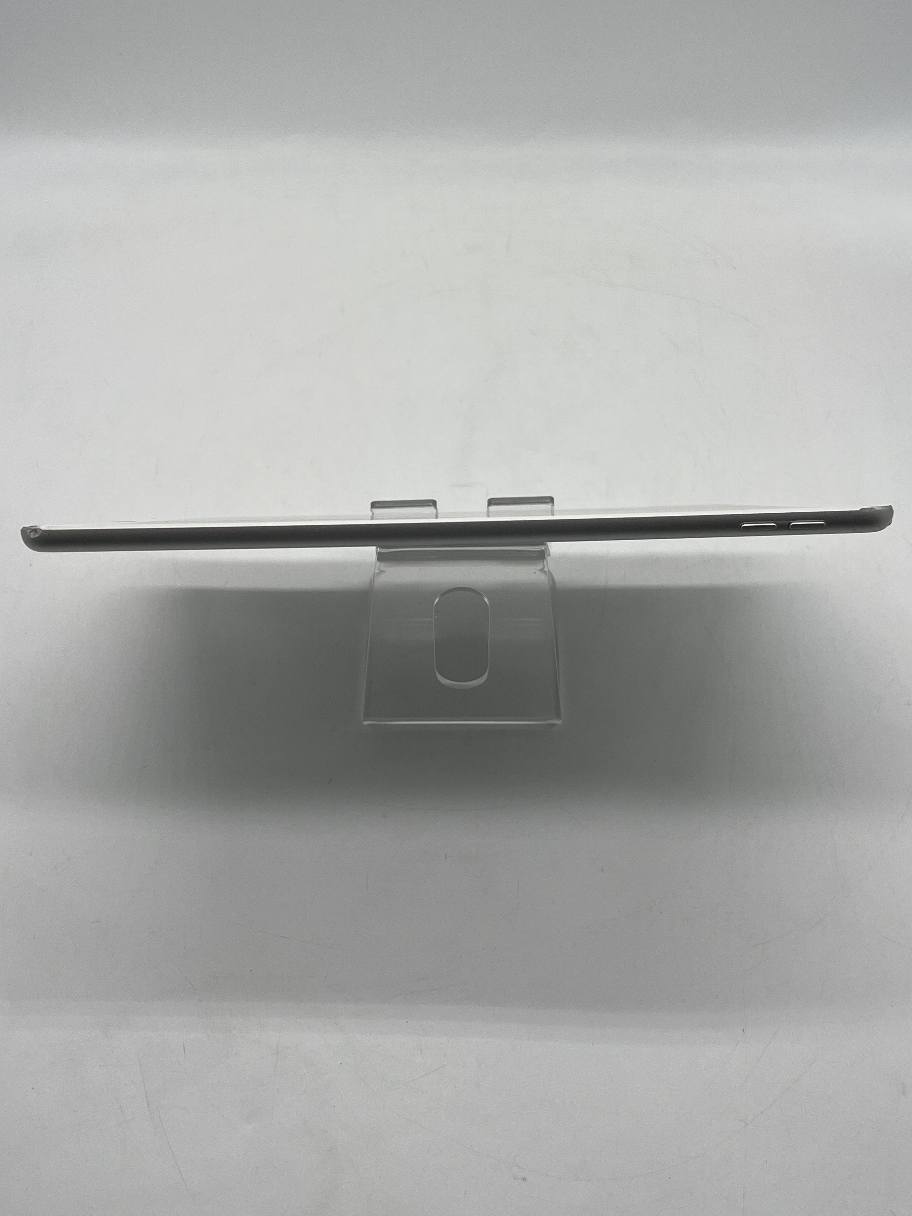 Apple iPad 7th Gen A2197 32GB Silver - WiFi