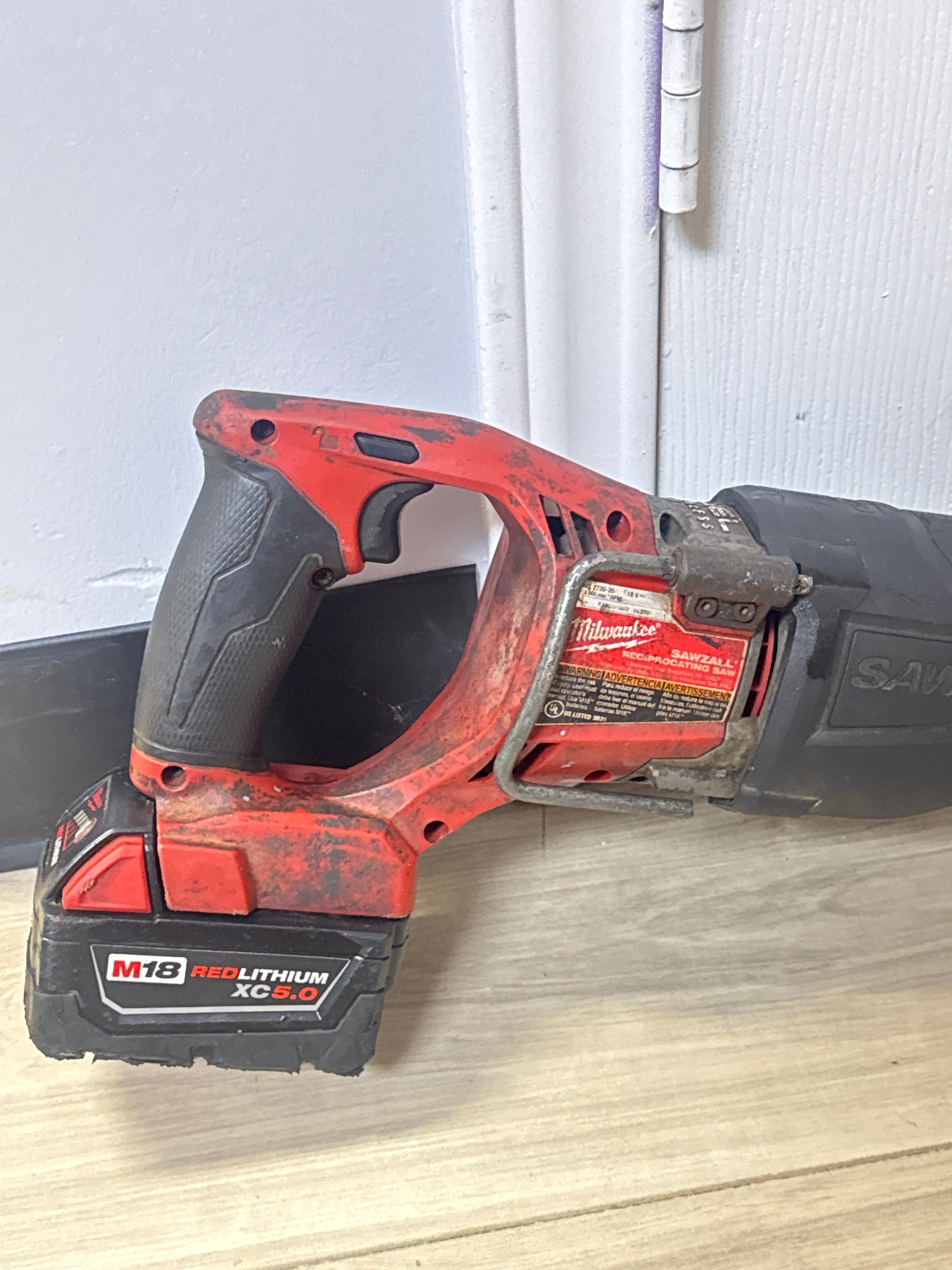 Milwaukee 2720-20 Bundle Power Tool Black Used - B Charger 1 Battery