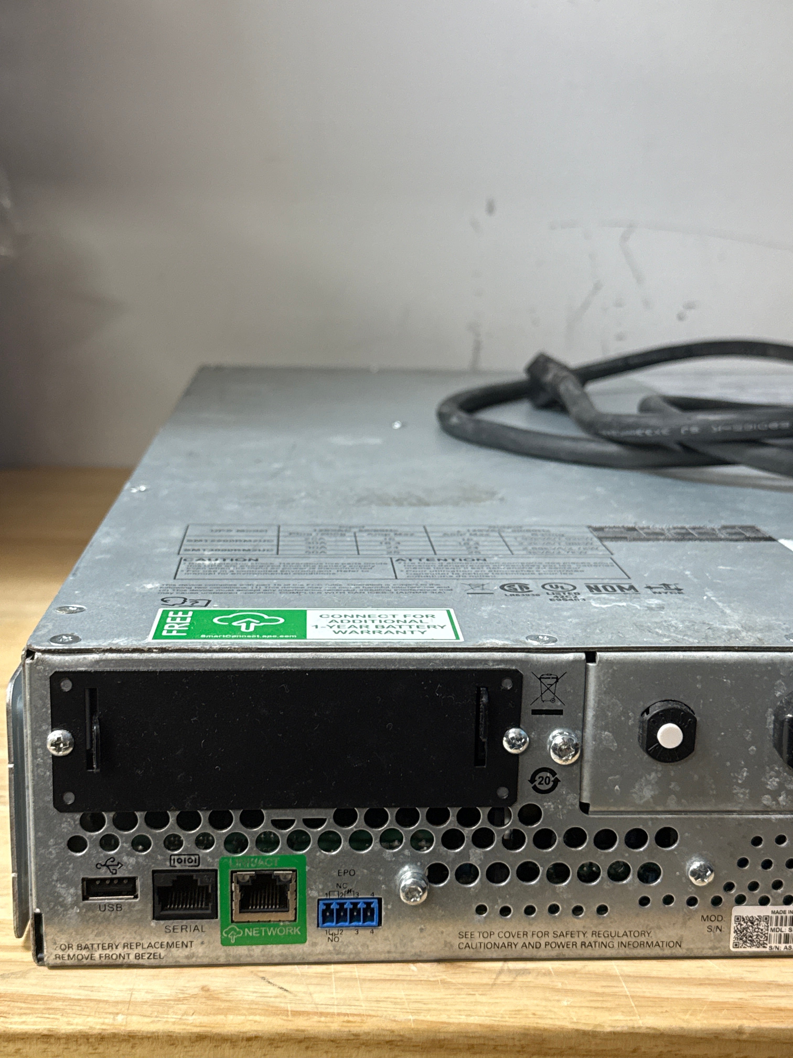 APC SMT2200RM2UC 2200VA Smart-UPS 2U - missing cover