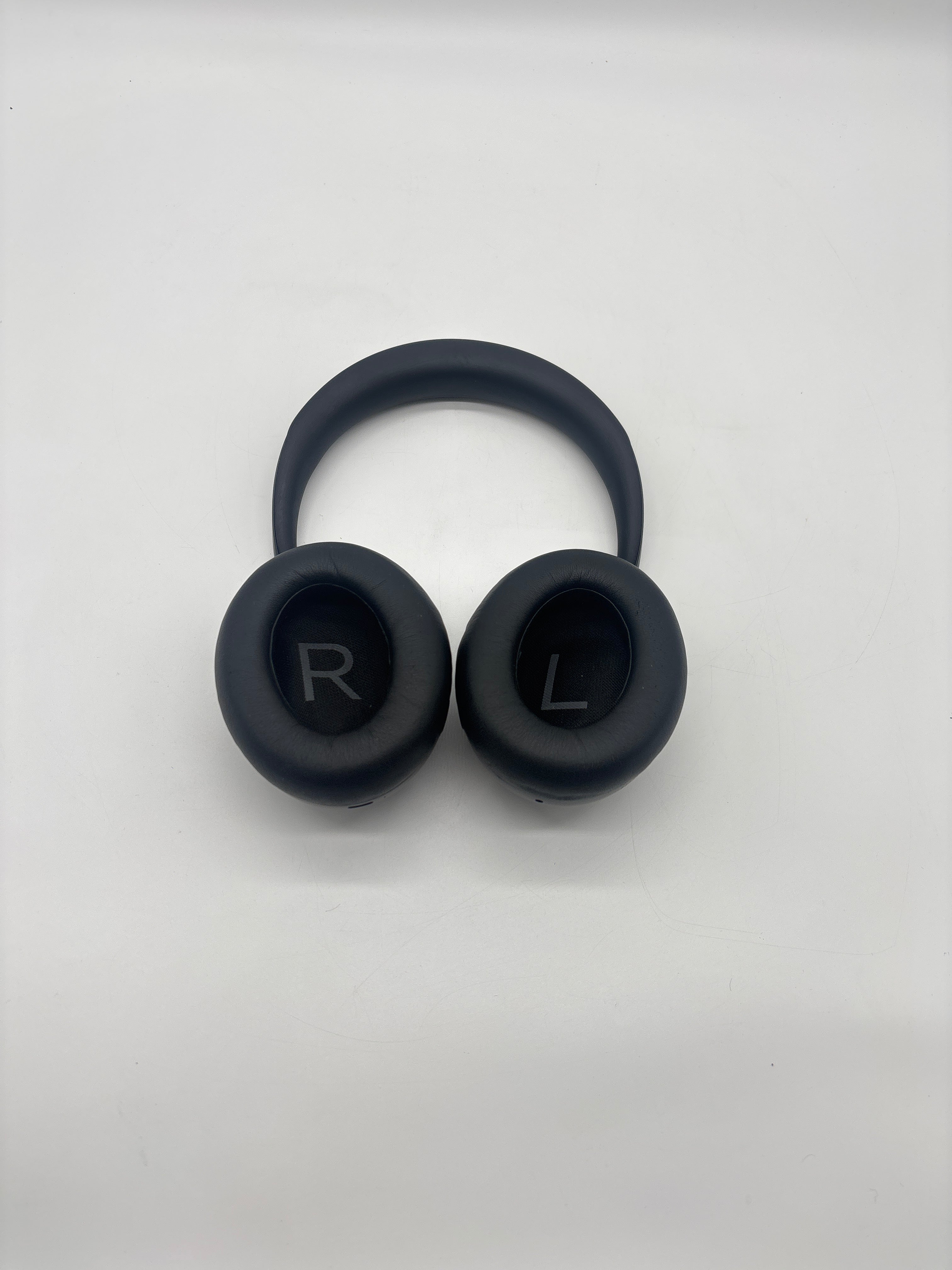 Bose Noise Cancelling Headphones 700 –  Black Used