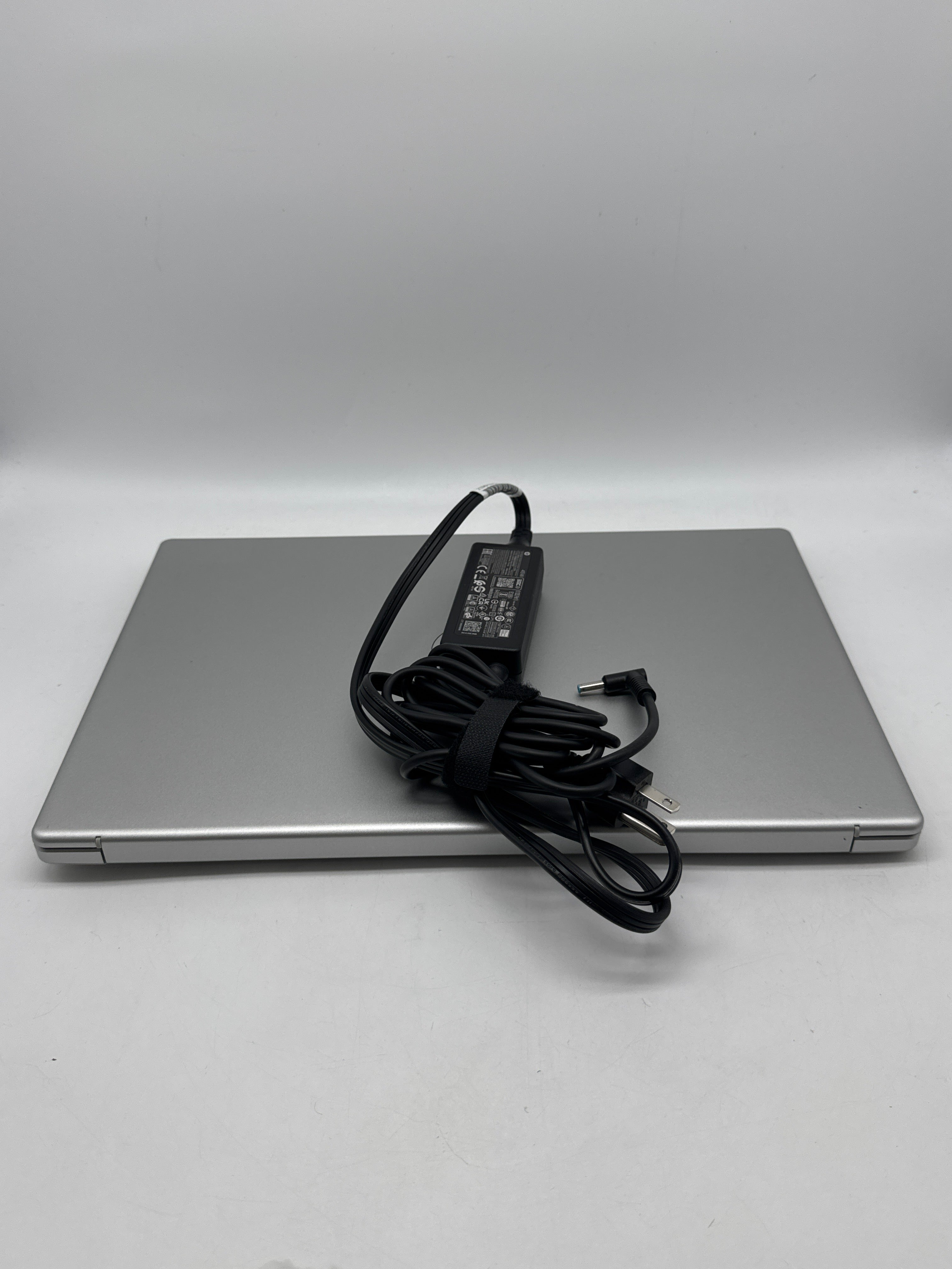 HP 15-fc0003ca 15.6" Athlon Silver 7120U 8GB RAM 512GB SSD - Used