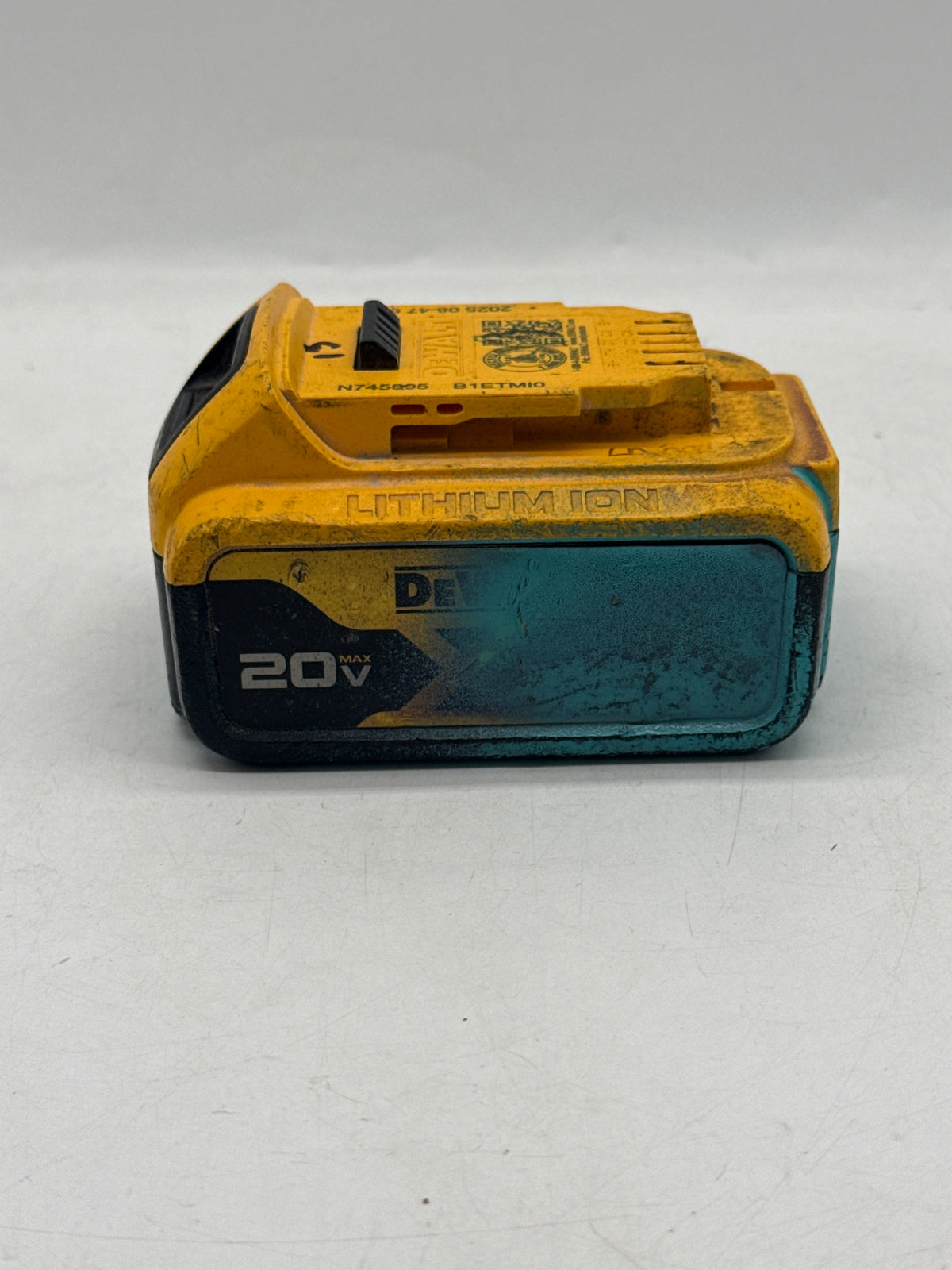 DeWalt DCB205 20V MAX 5Ah Battery - Used