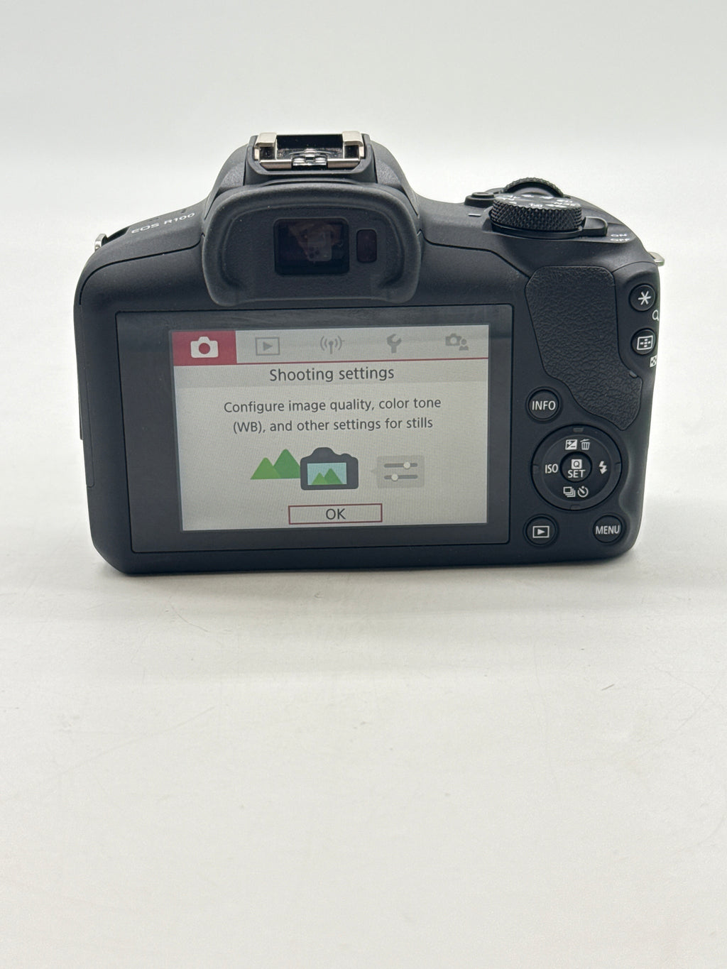 Canon EOS R100 24.1MP Mirrorless Camera w/ RF-S 18-45mm - Used
