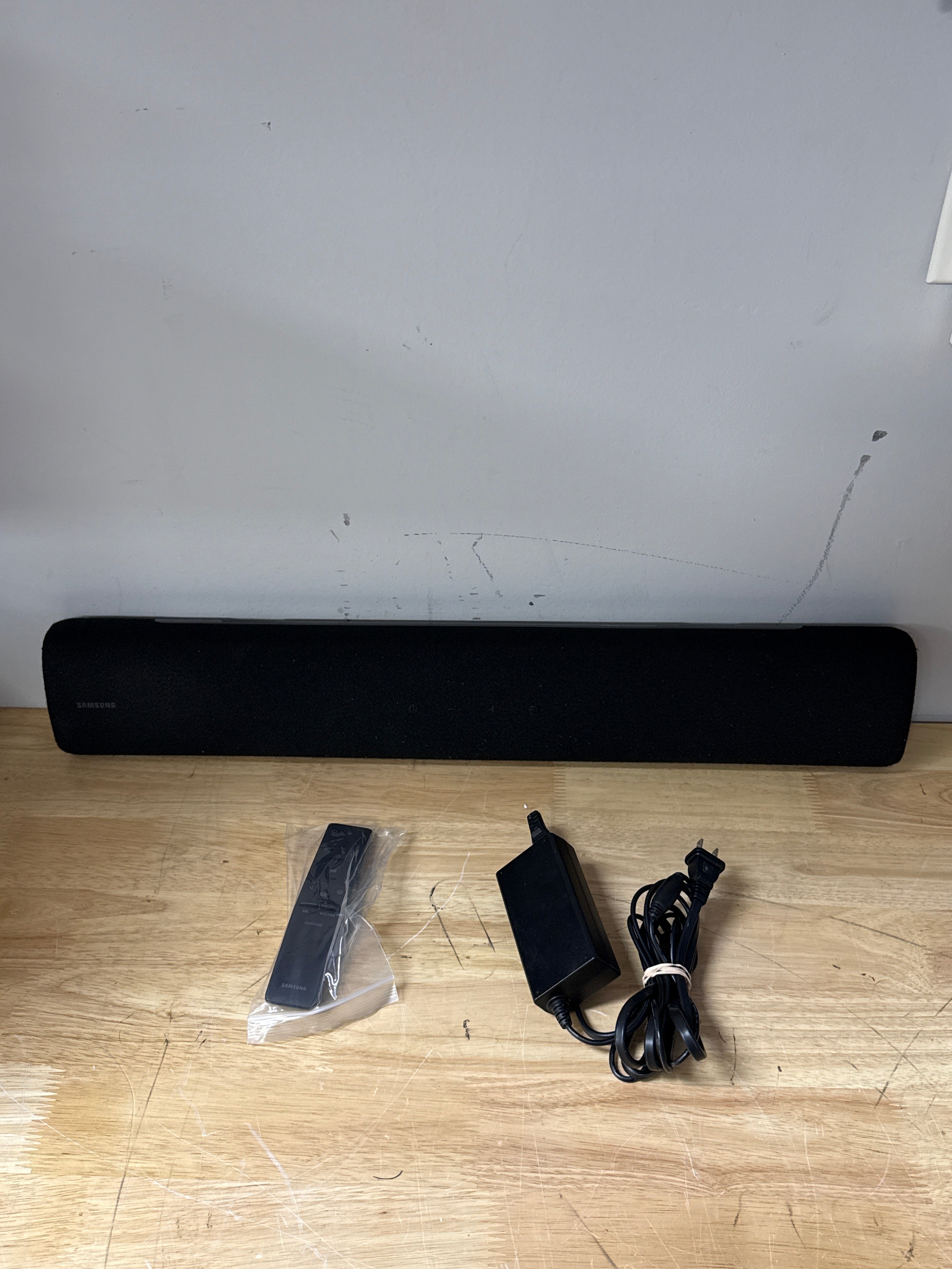 Samsung Soundbar HW-S40T - Used