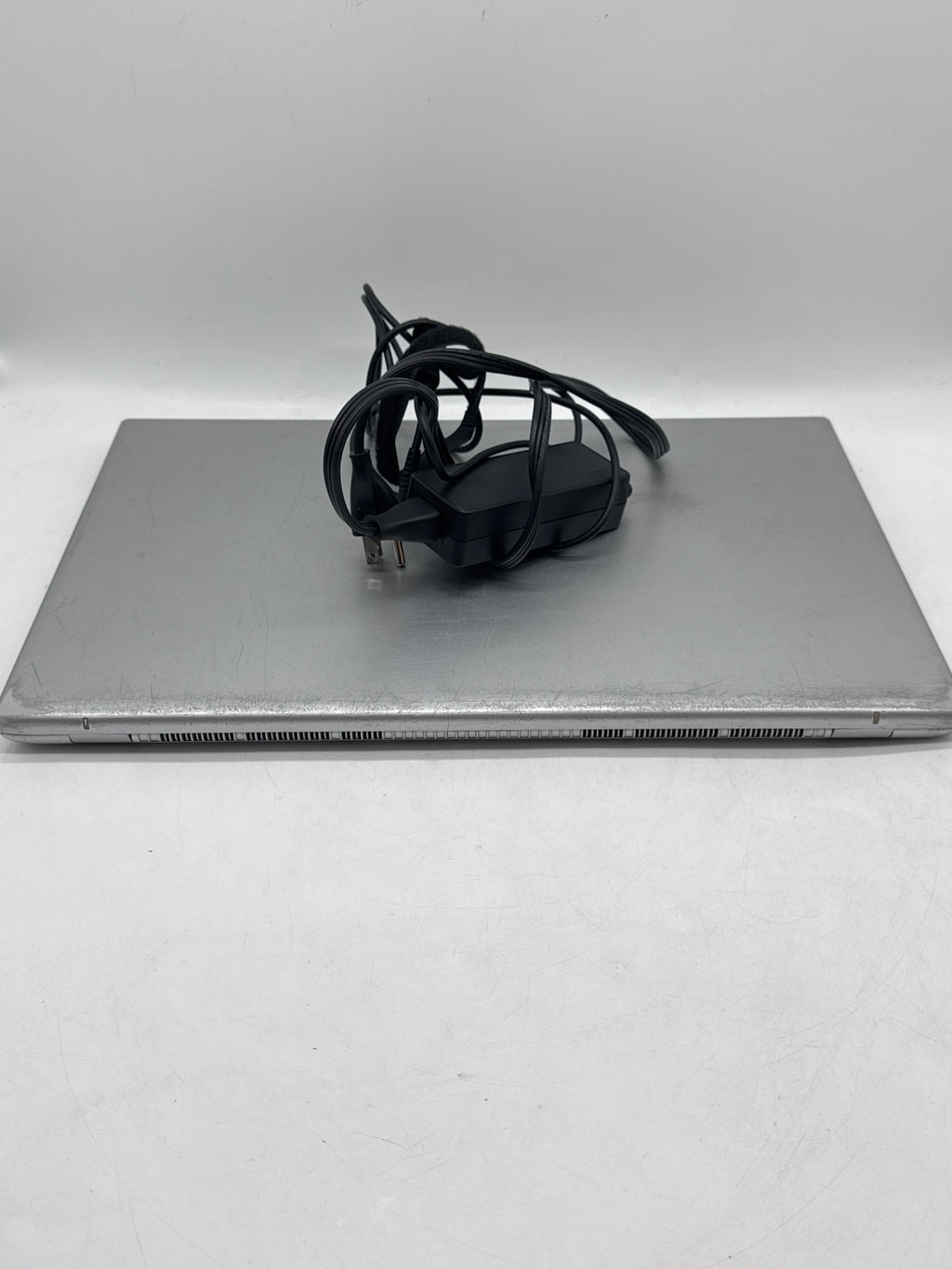 Asus VivoBook M712D 17.3in Ryzen 3 3250U 4GB RAM 256GB SSD - Used