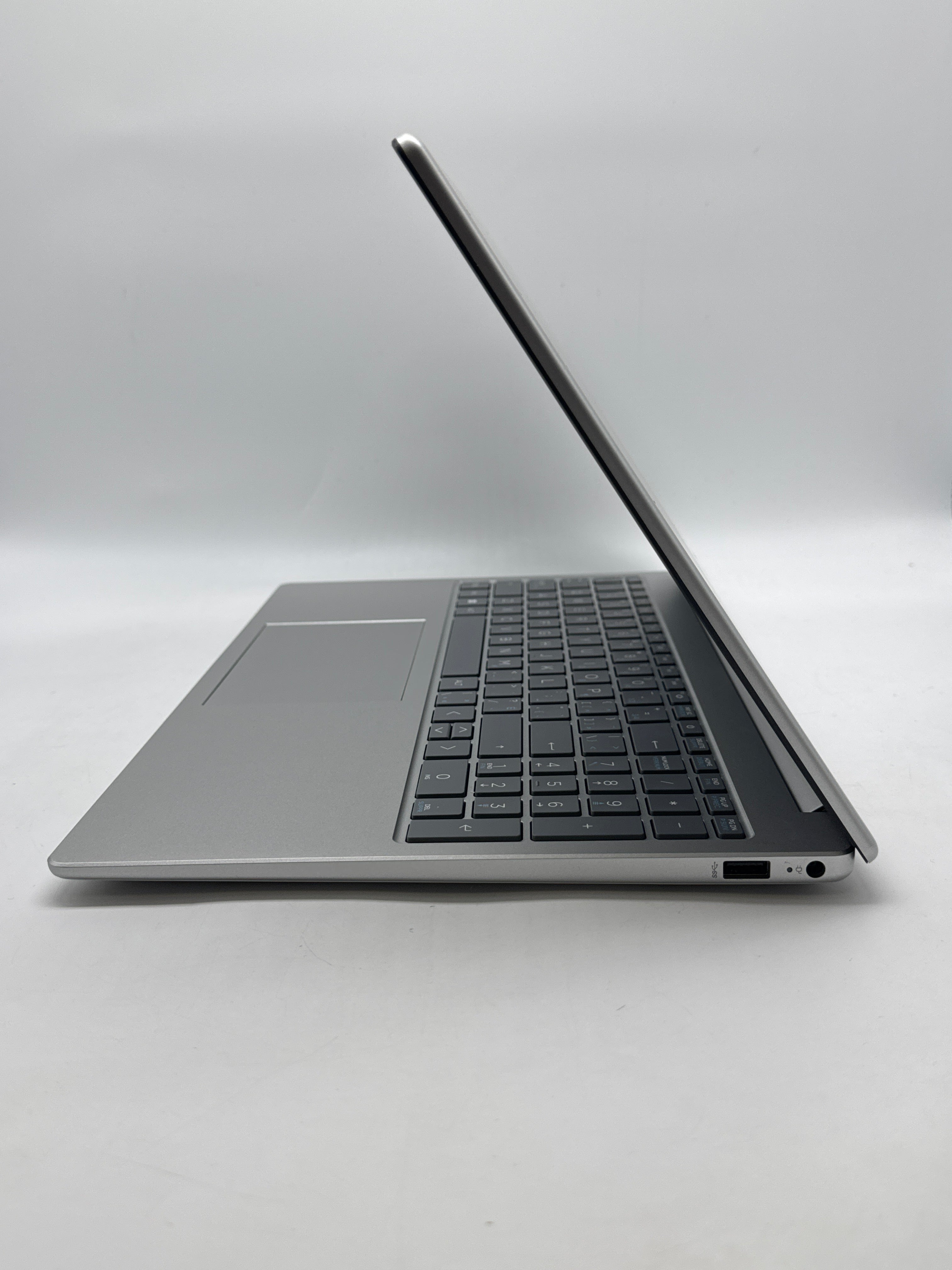 HP 15-fc0003ca 15.6" Athlon Silver 7120U 8GB RAM 512GB SSD - Used